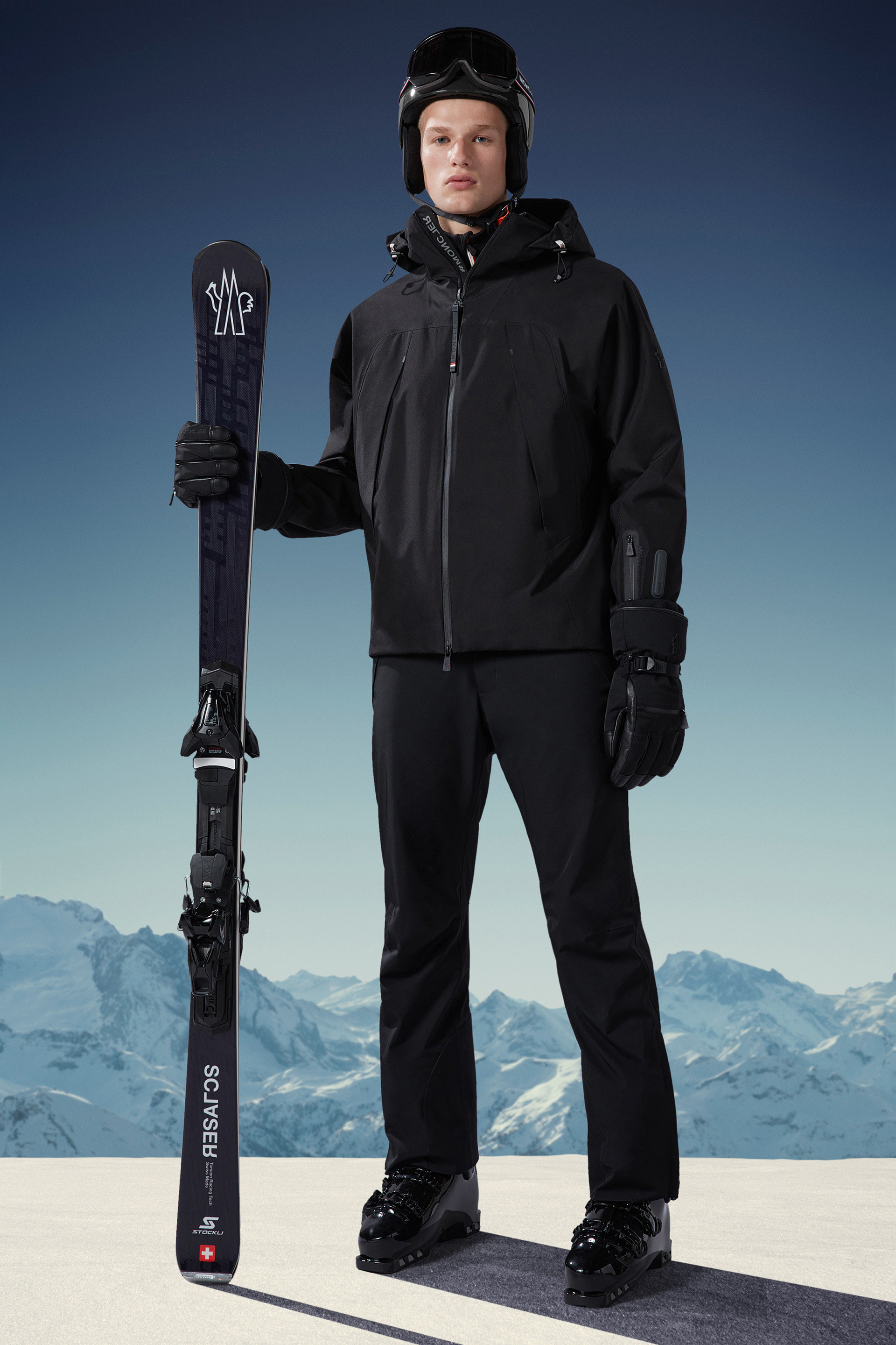 物も良く状態もとても良いですモンクレール　MONCLER  ski wear