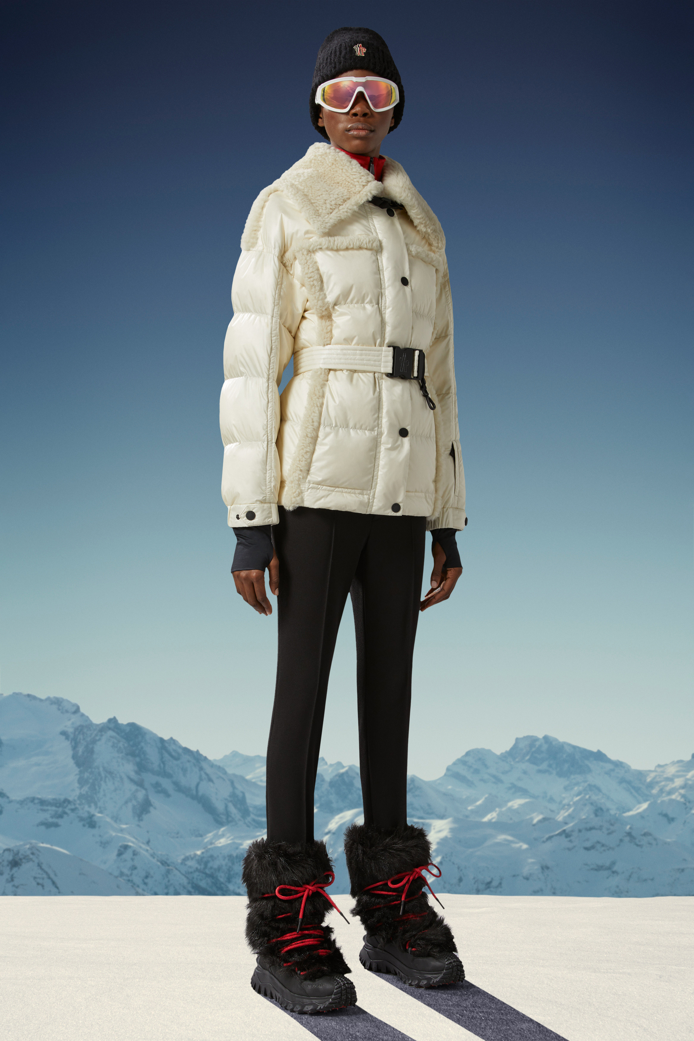 Womens Apres Ski  Moncler Yvoire Short Down Jacket Off White > Revalue  Global