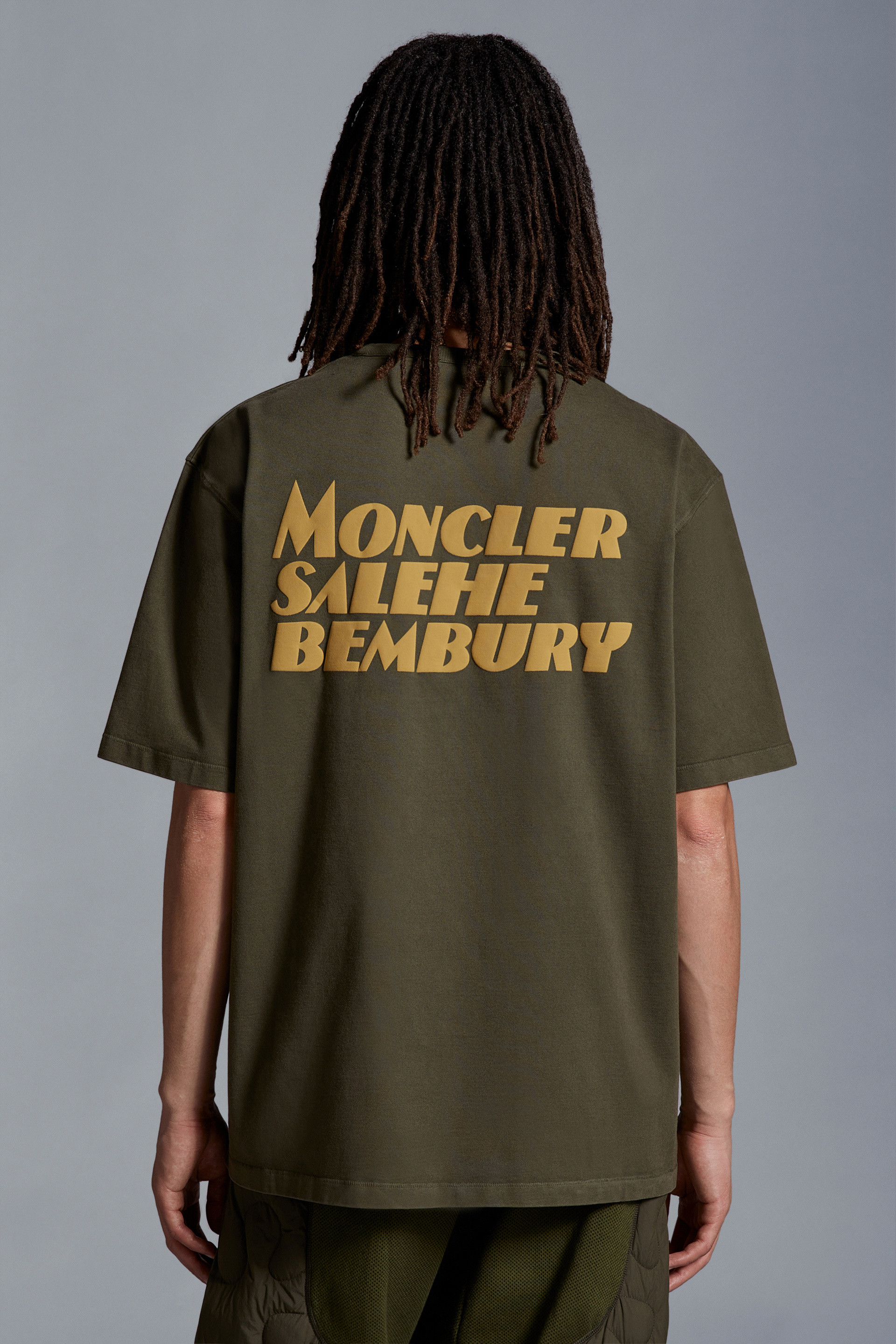 ダークグリーン Tシャツ : Moncler x Salehe Bembury 向けの Genius