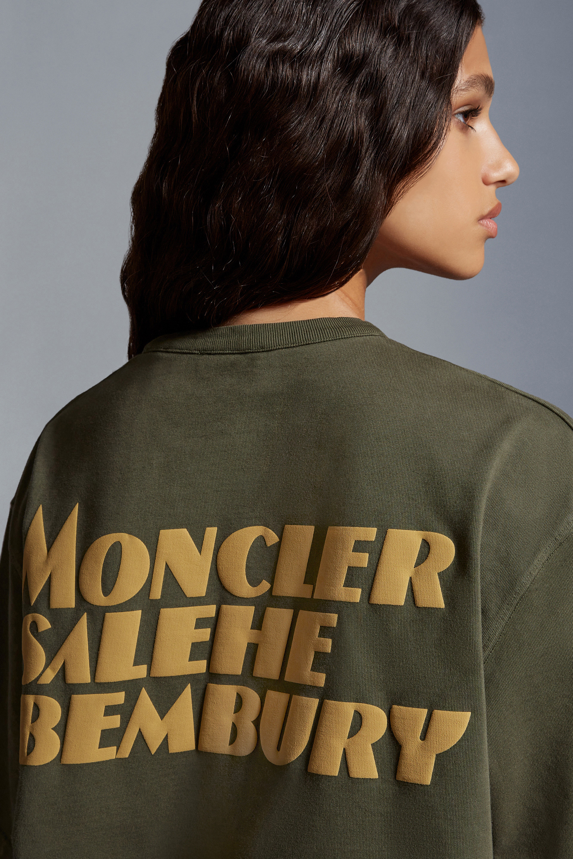 ダークグリーン Tシャツ : Moncler x Salehe Bembury 向けの Genius