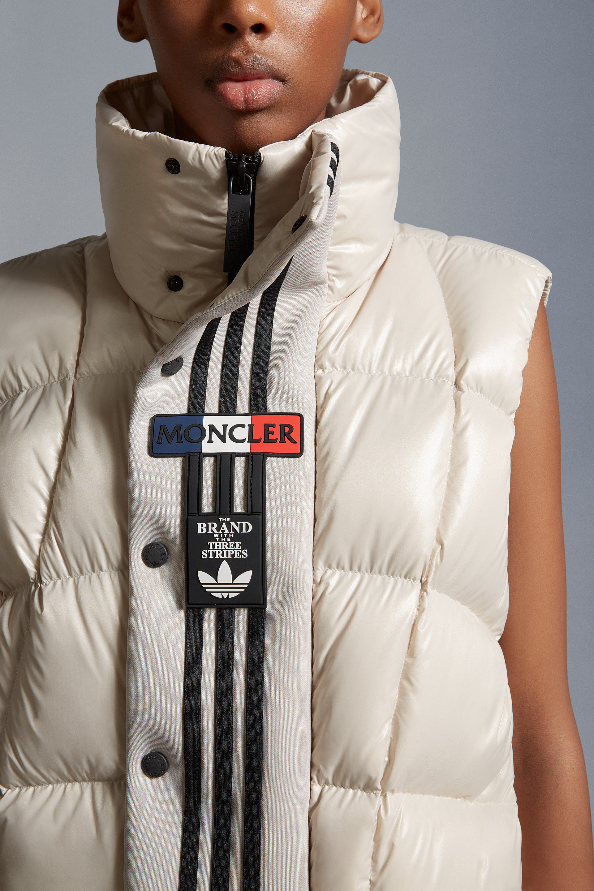 ホワイト Bozonダウンベスト : Moncler x adidas Originals 向けの 