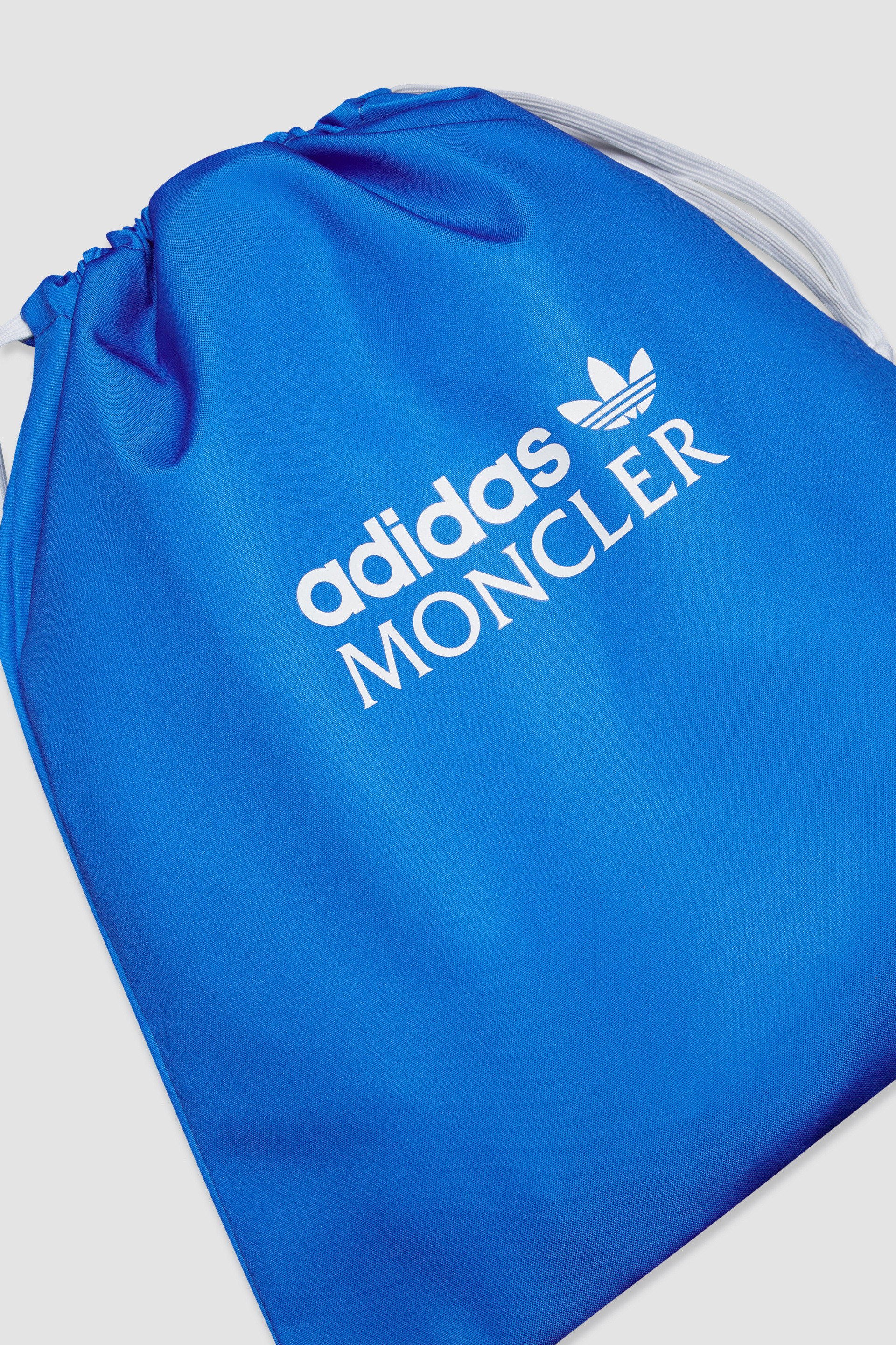 ブルー Moncler キャンパス スニーカー : Moncler x adidas