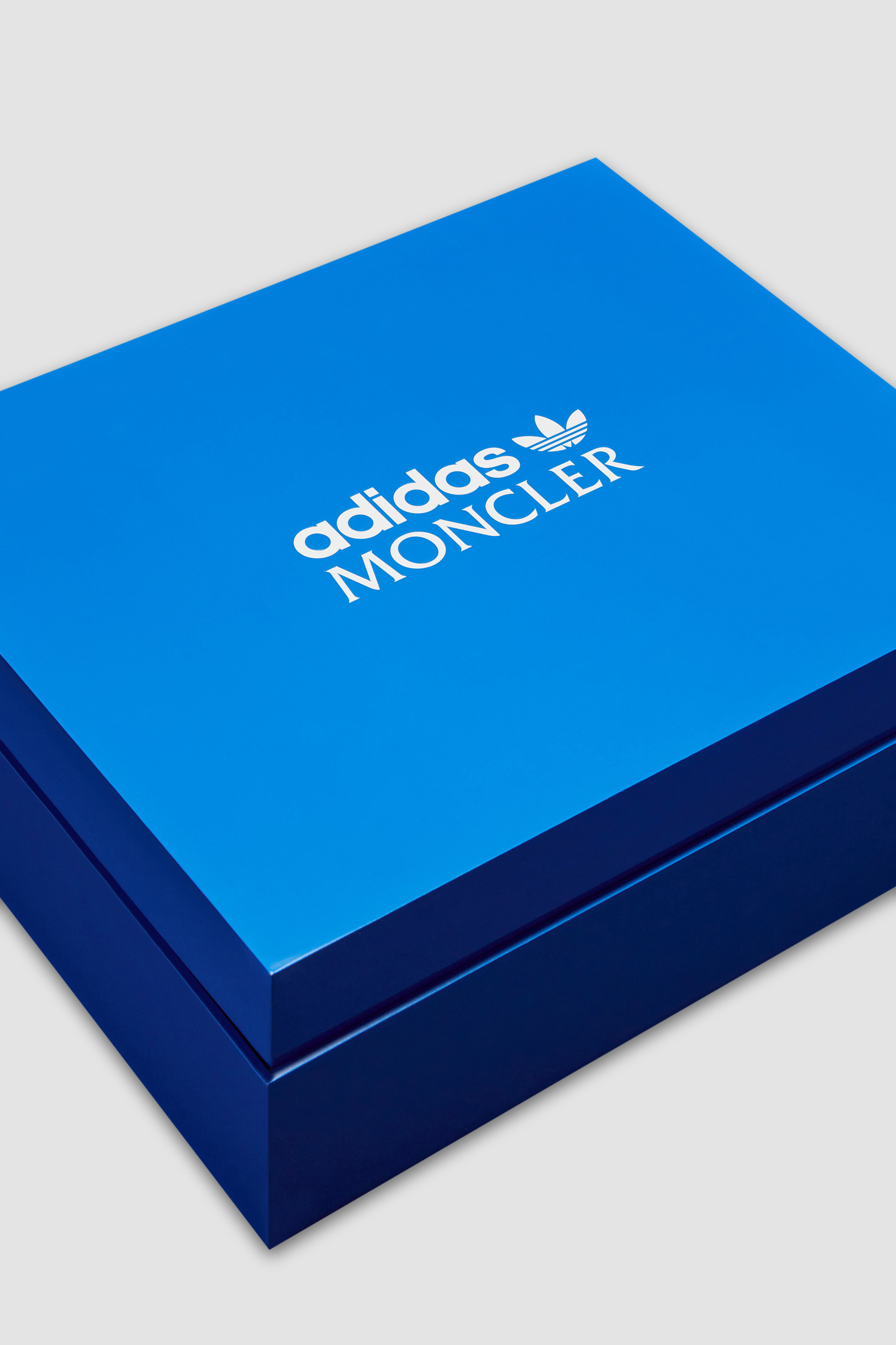 ブラック Moncler キャンパス スニーカー : Moncler x adidas