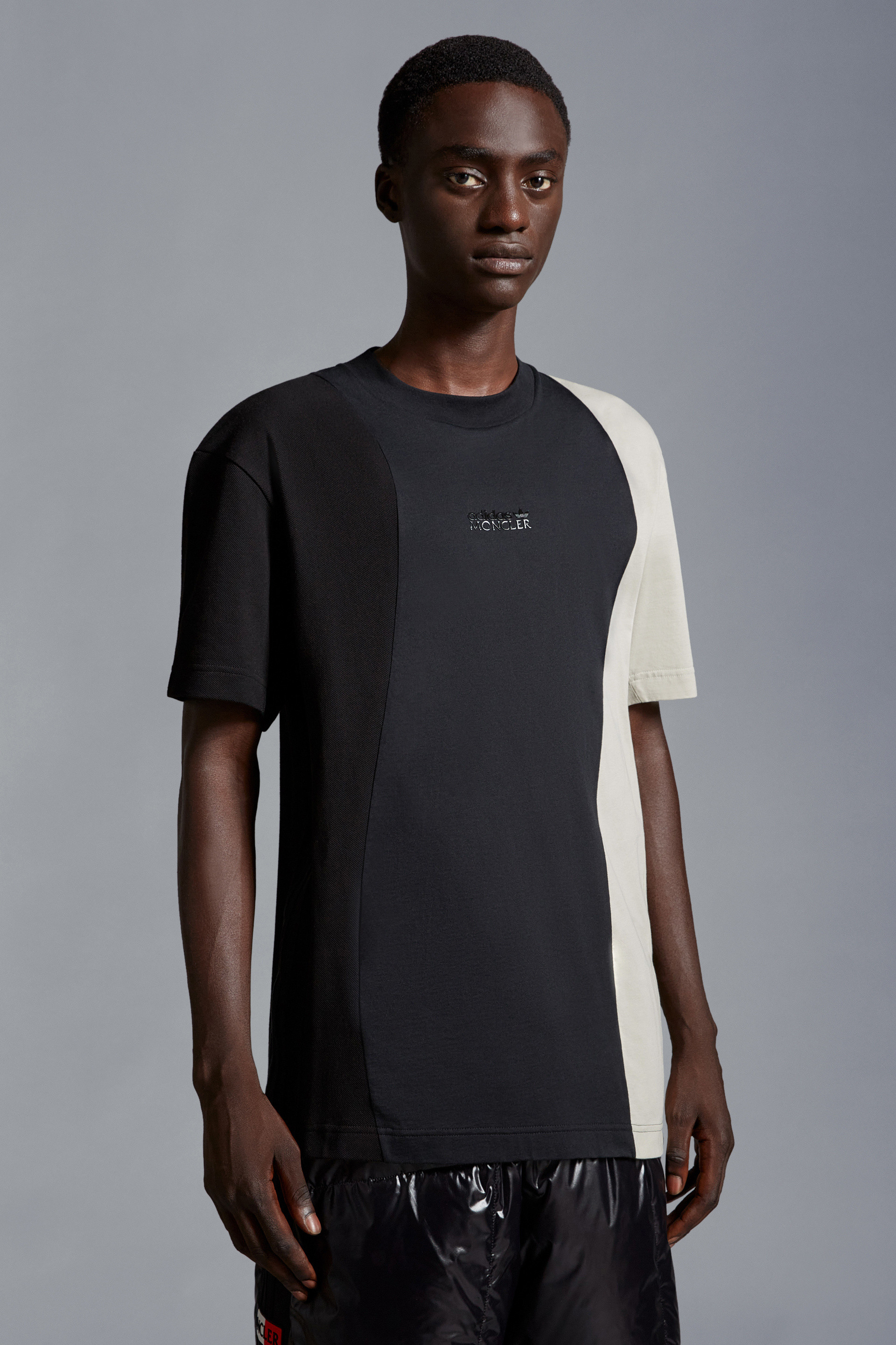 ブラック & ホワイト Tシャツ : Moncler x adidas Originals 向けの
