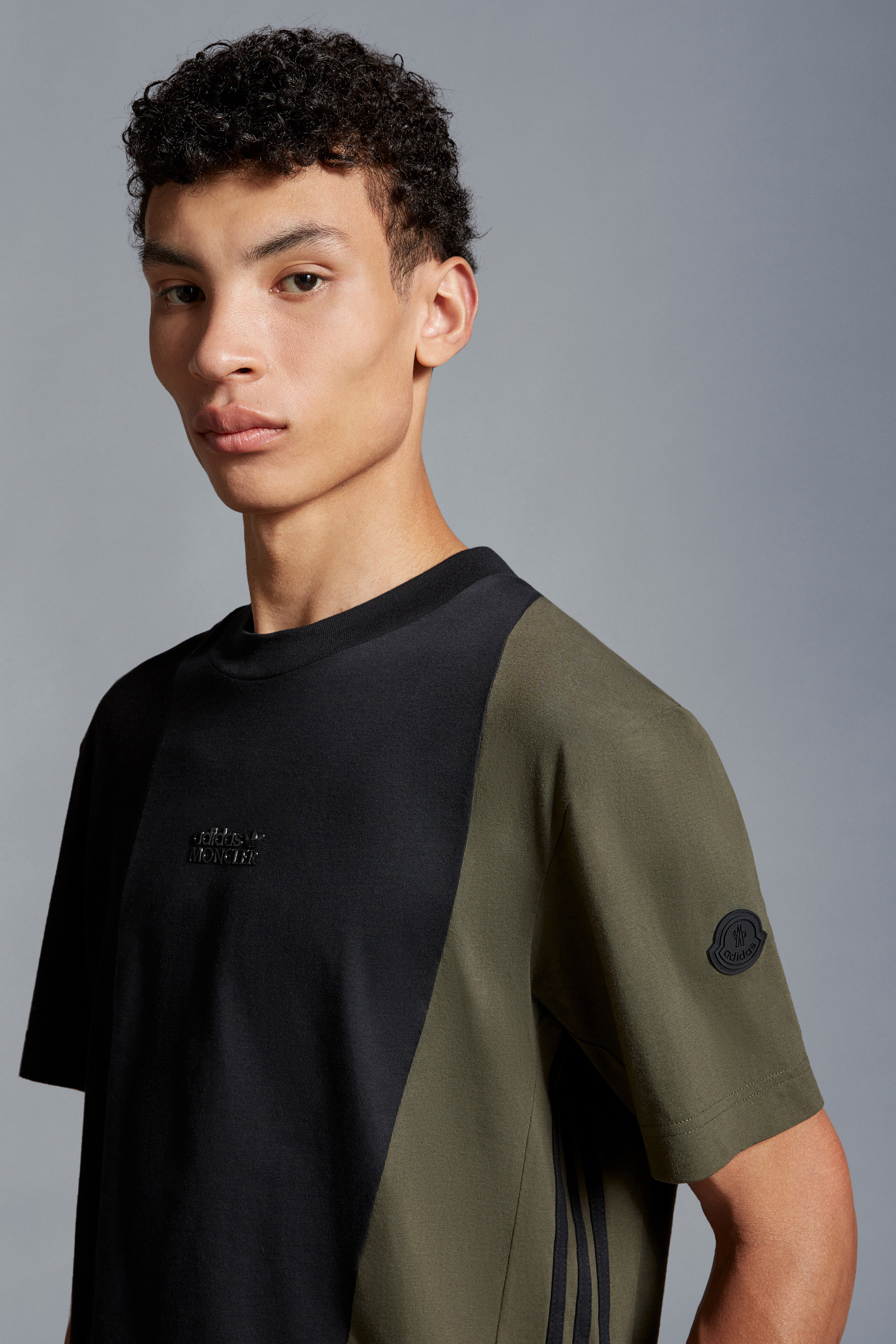 ブラック& グリーン Tシャツ : Moncler x adidas Originals 向けの