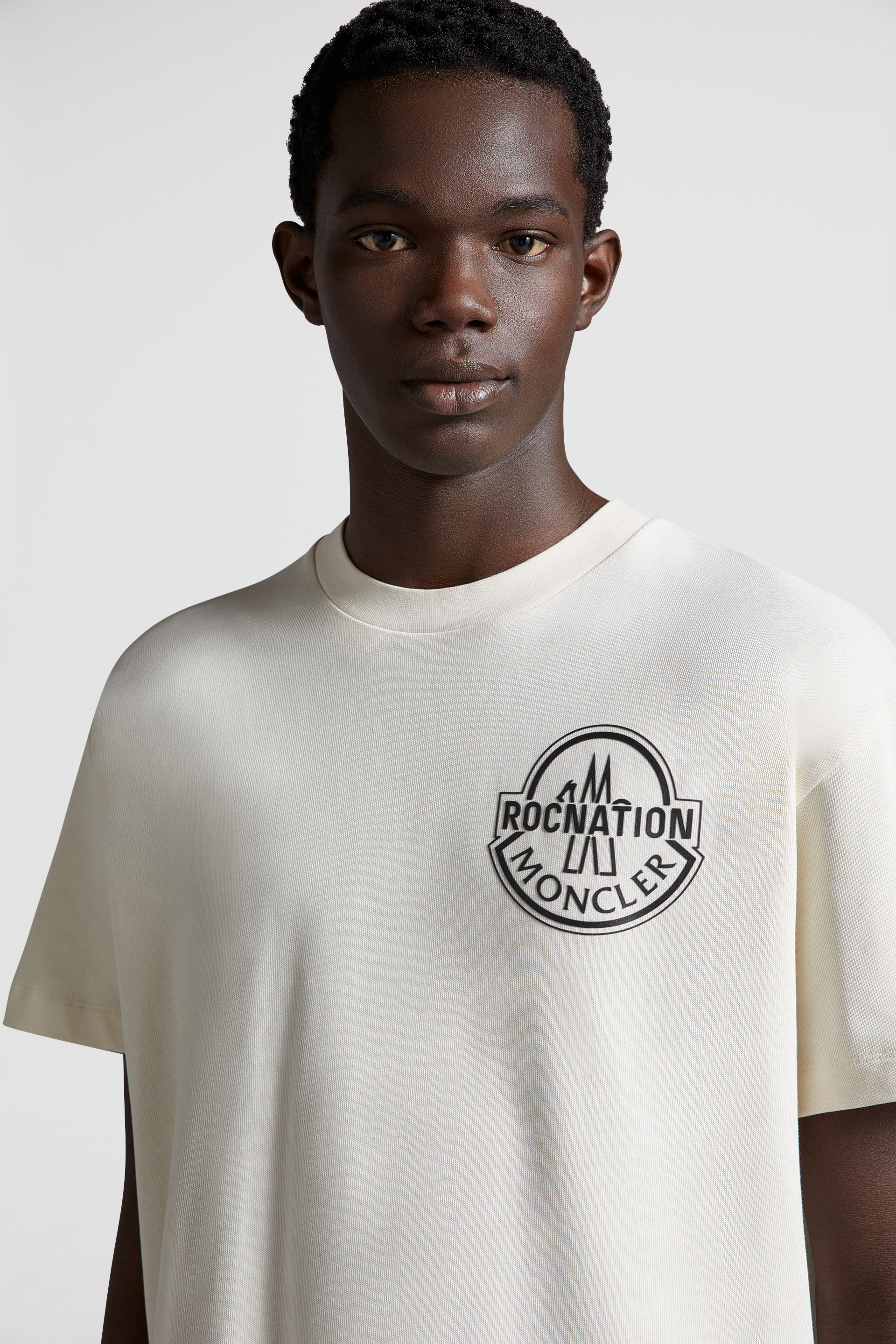 オフホワイト Tシャツ : Moncler x Roc Nation designed by Jay-Z 向け 