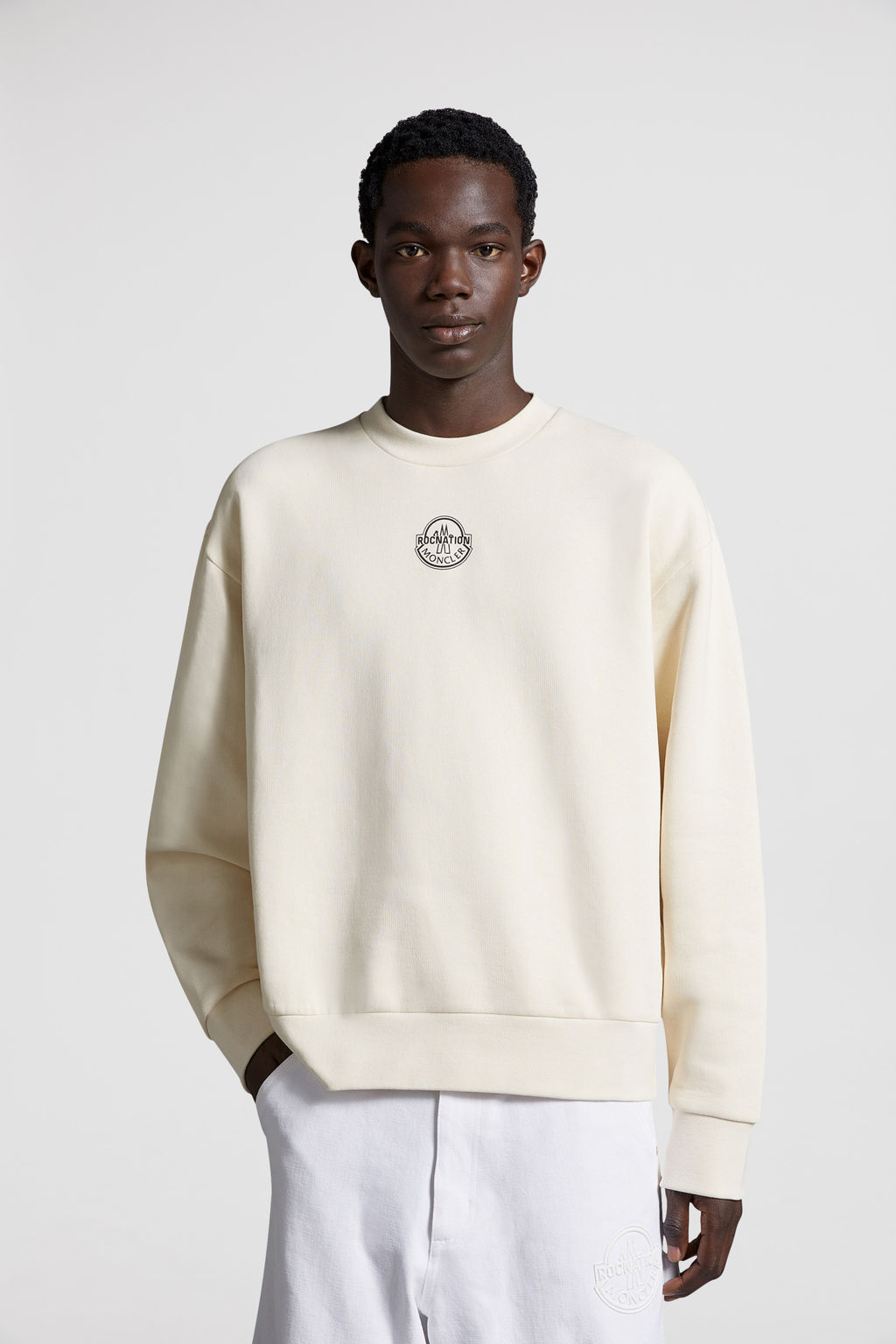 Moncler Felpa nera in cotone con logo L19548G00002/999