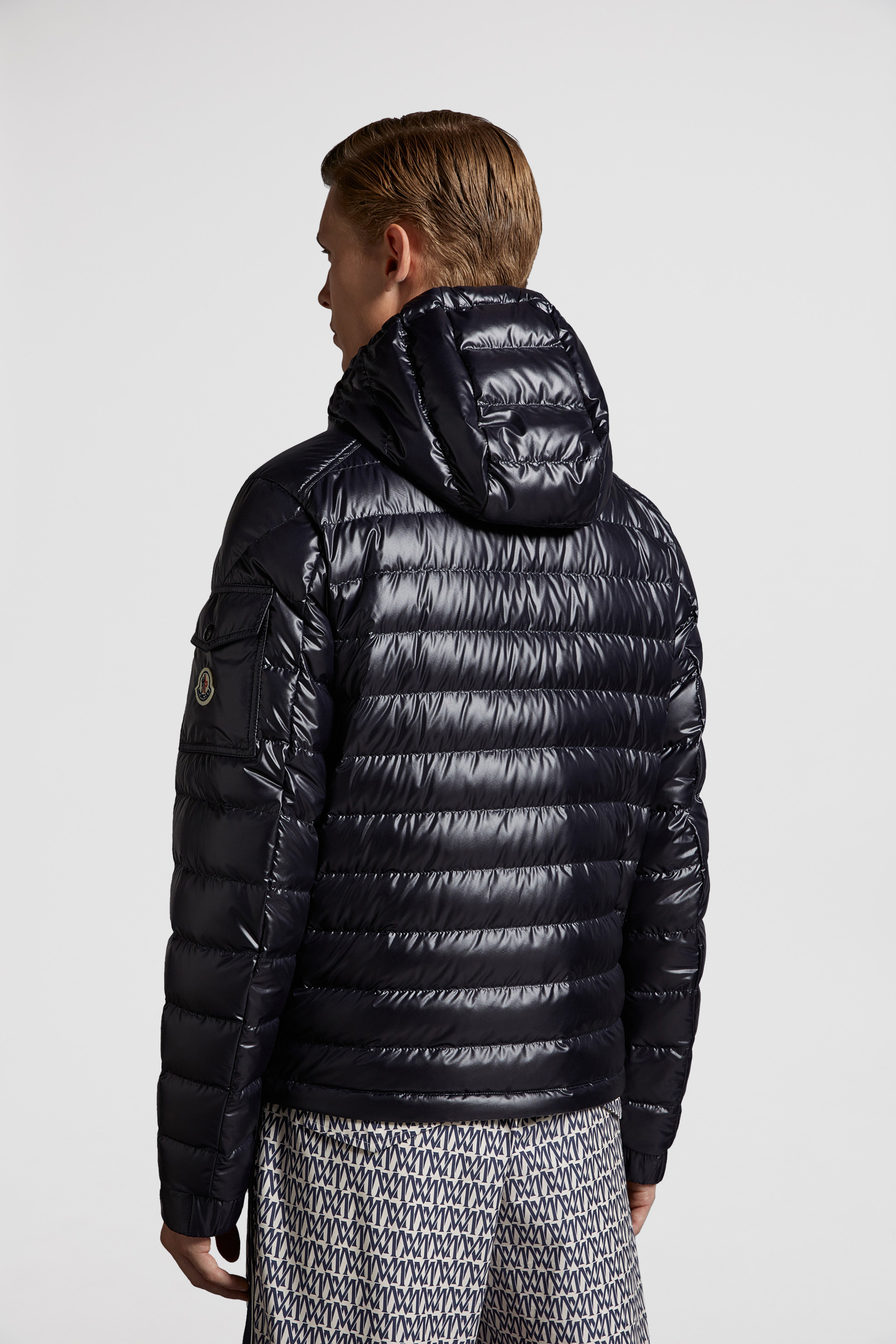 人気絶頂 Moncler サイズ2 LAUROS ラウロス ライトダウン NAVY 