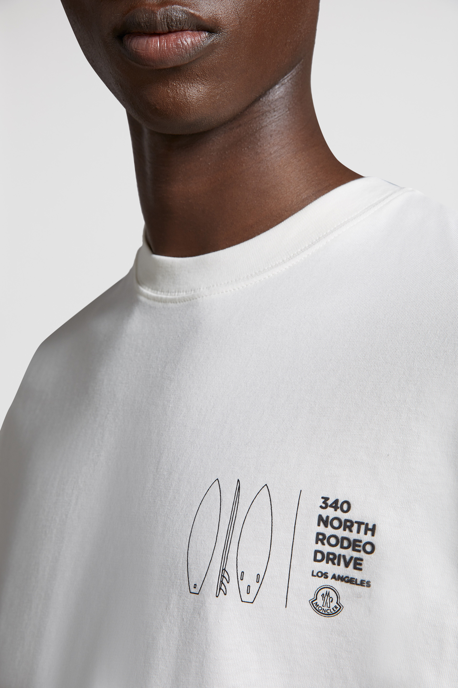 Moncler オフホワイト グラフィックTシャツ