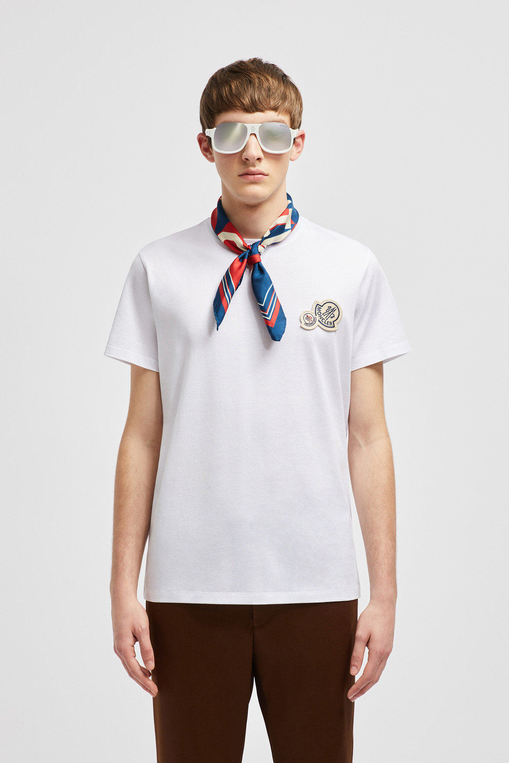 T-shirt con patch logo