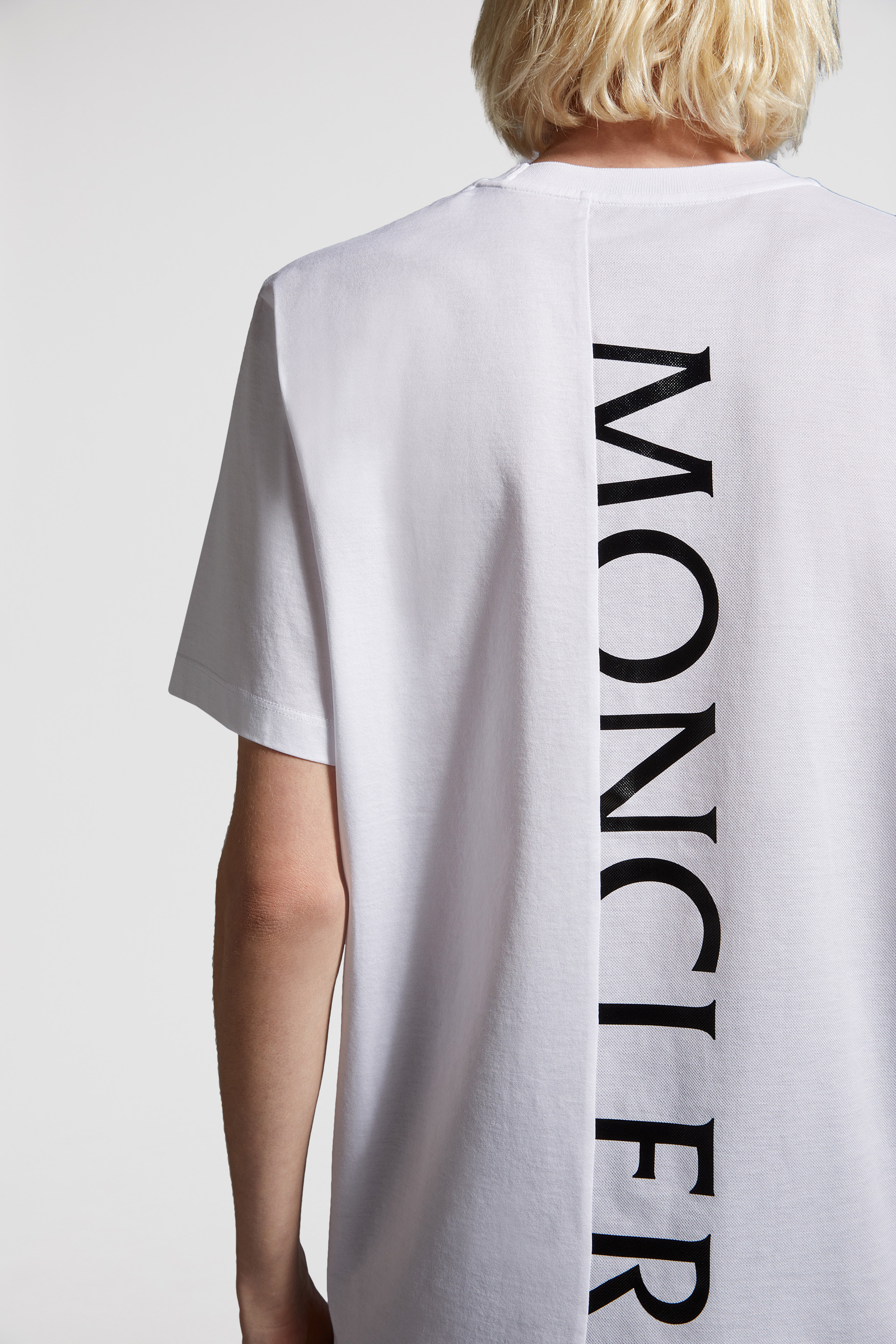 得価新品101 MONCLER ロゴ ホワイトTシャツ size L Tシャツ/カットソー(半袖/袖なし)