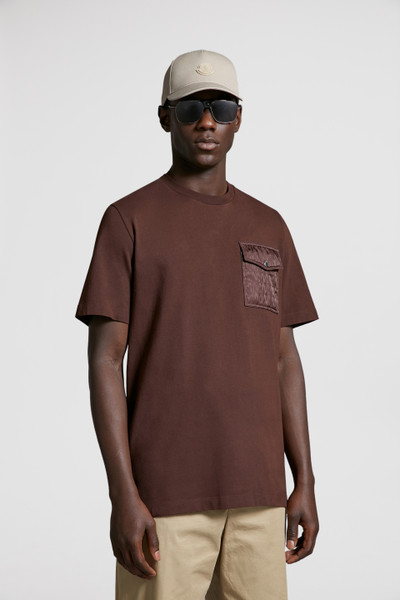 T-Shirt mit Tasche Braun - Polos & T-Shirt für Herren | Moncler DE