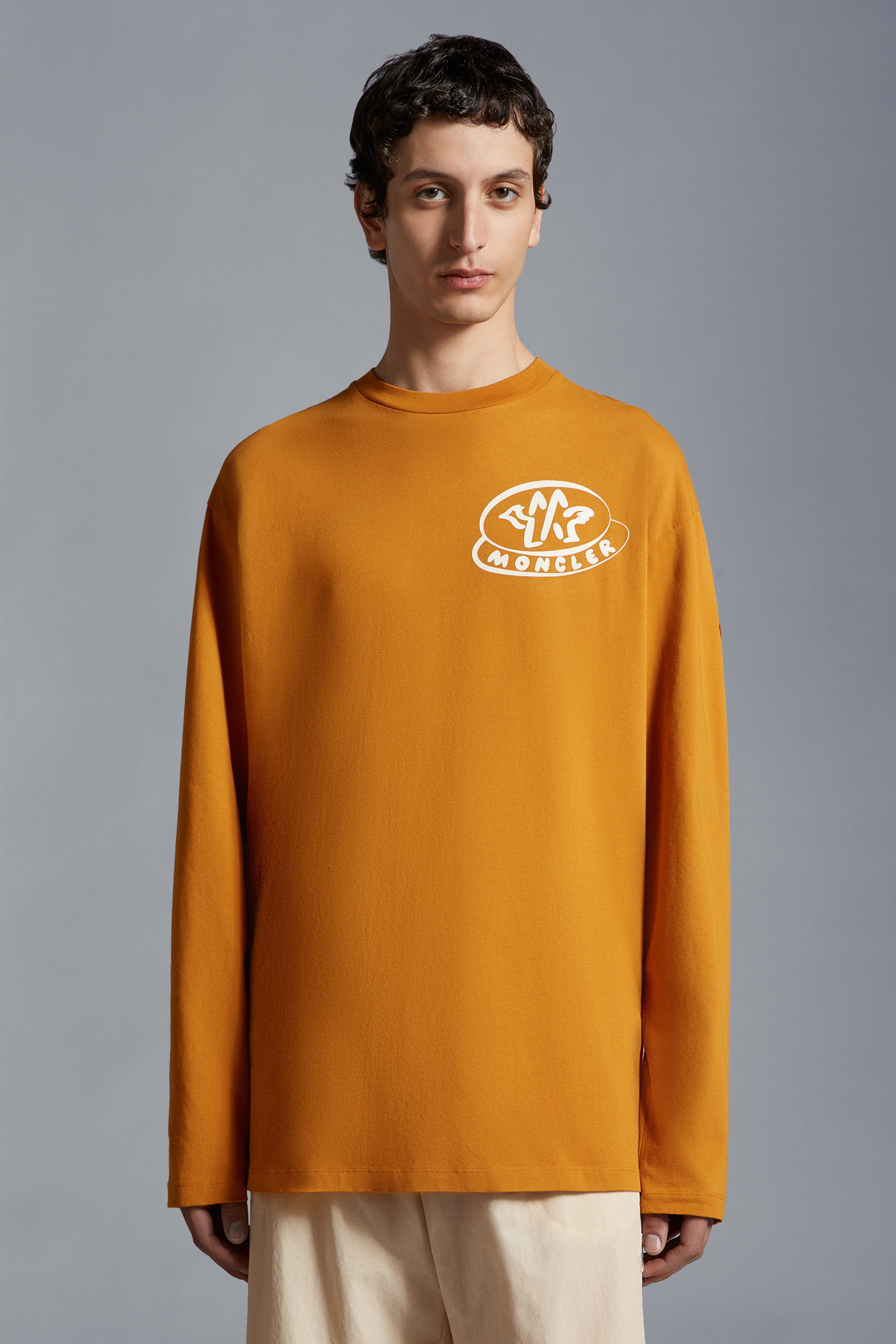 Tシャツ/カットソー(半袖/袖なし)モンクレール　tシャツ　オレンジ