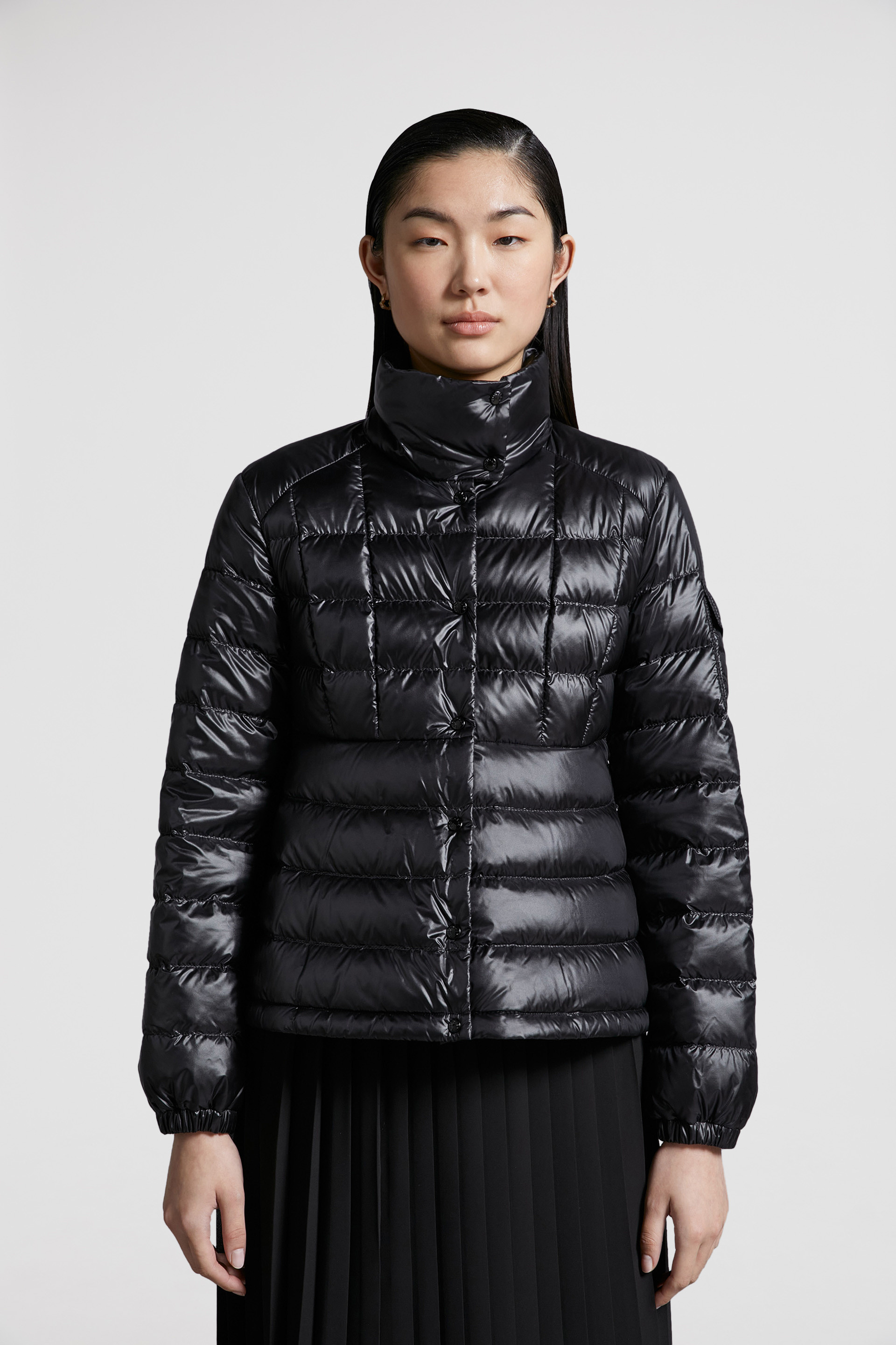 黑色Aminia女士短款羽绒服夹克外套- 短款羽绒服for 女装| Moncler HK