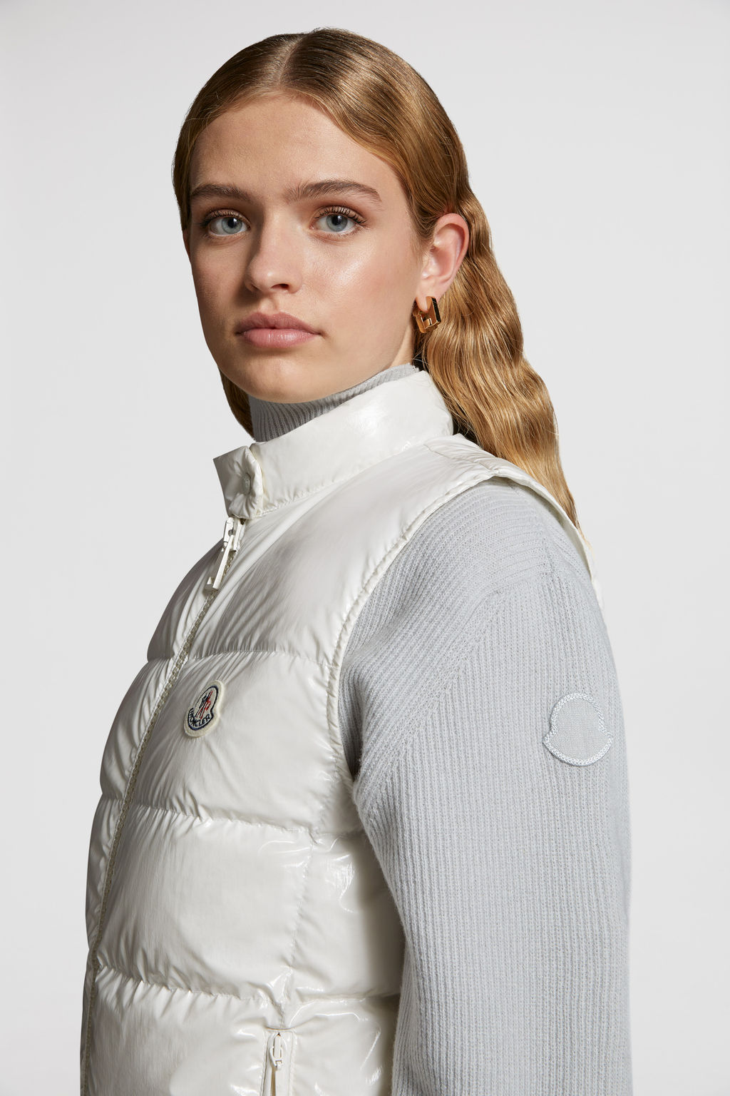 Faszinierend Moncler Westen Fur Damen Ein Statement In Sachen Style Und Komfort
