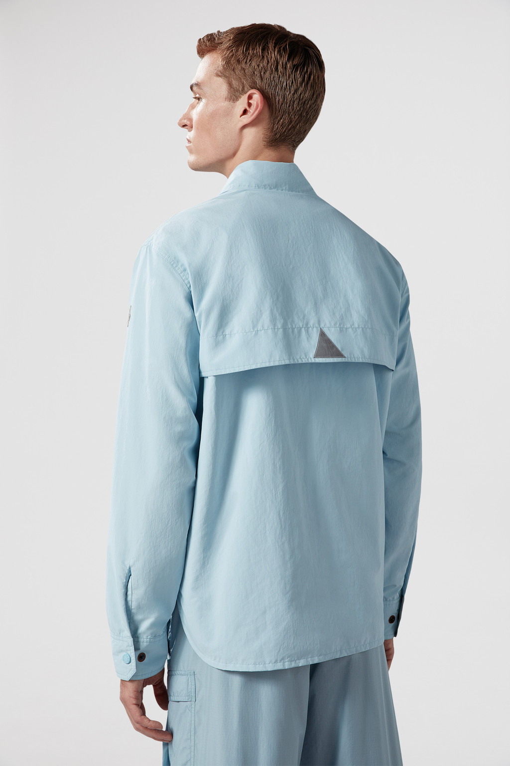 Manteau homme en laine avec boutonnage dissimulé