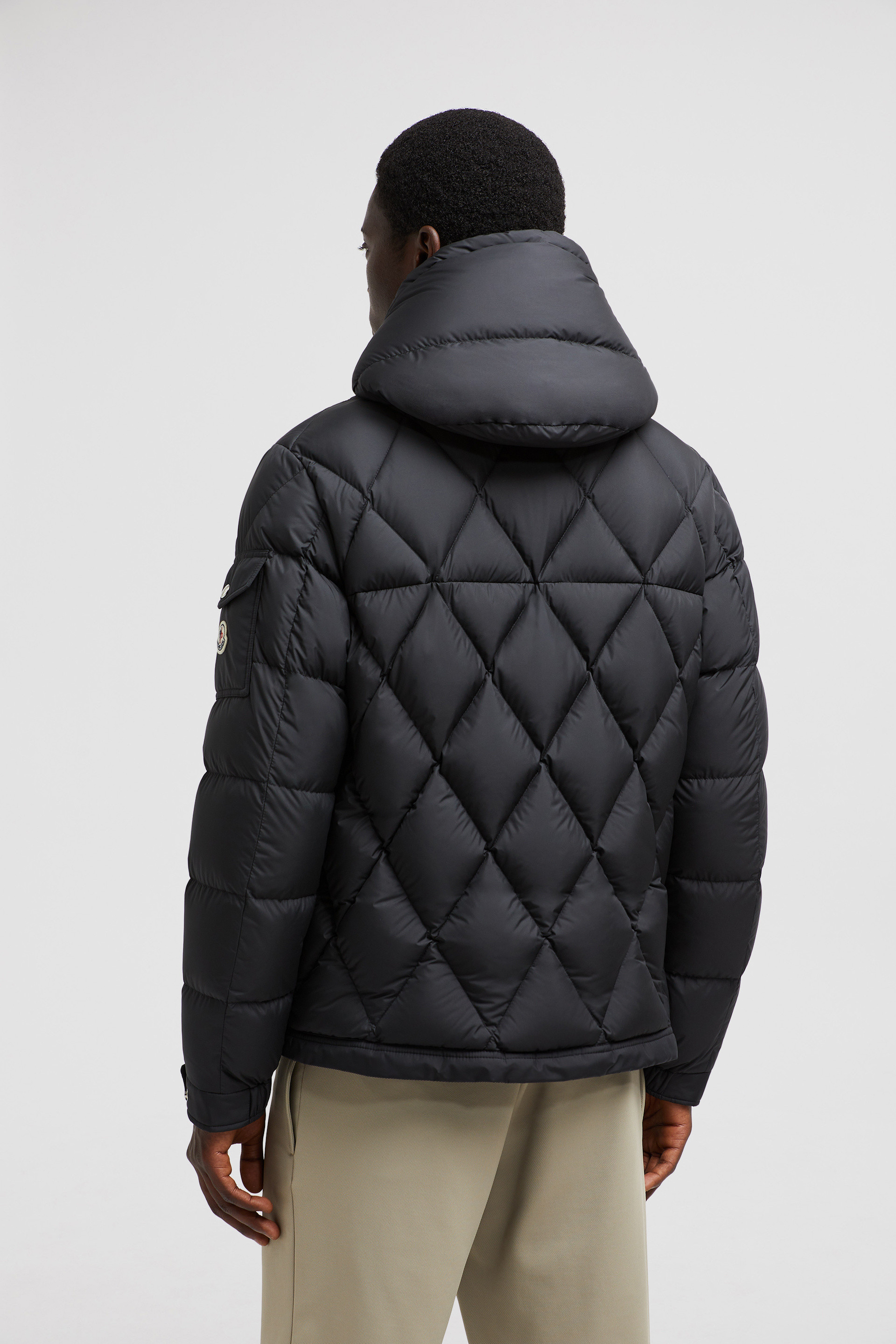 Black Averole Hooded Diamond Quilted Short Down Jacket Short Down Jackets for Men Moncler HK