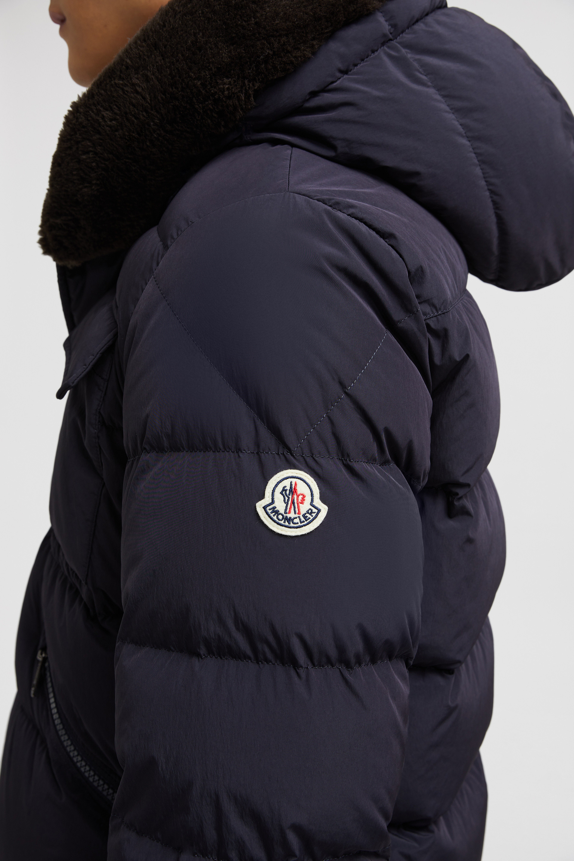 Black shops badge moncler