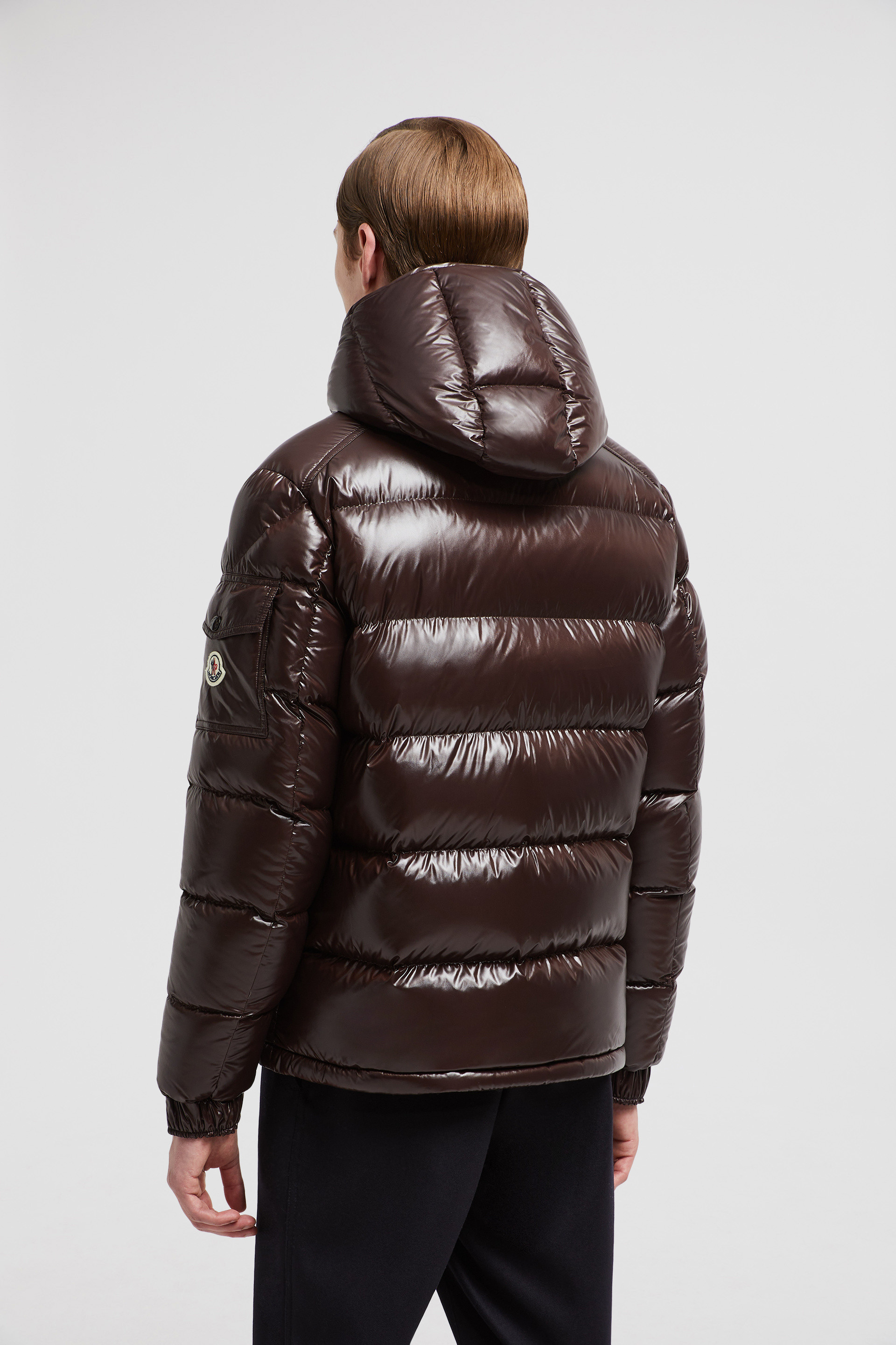 ダークブラウン Moncler Mayaショートダウンジャケット : ショートダウンジャケット 向けの メンズ | モンクレール