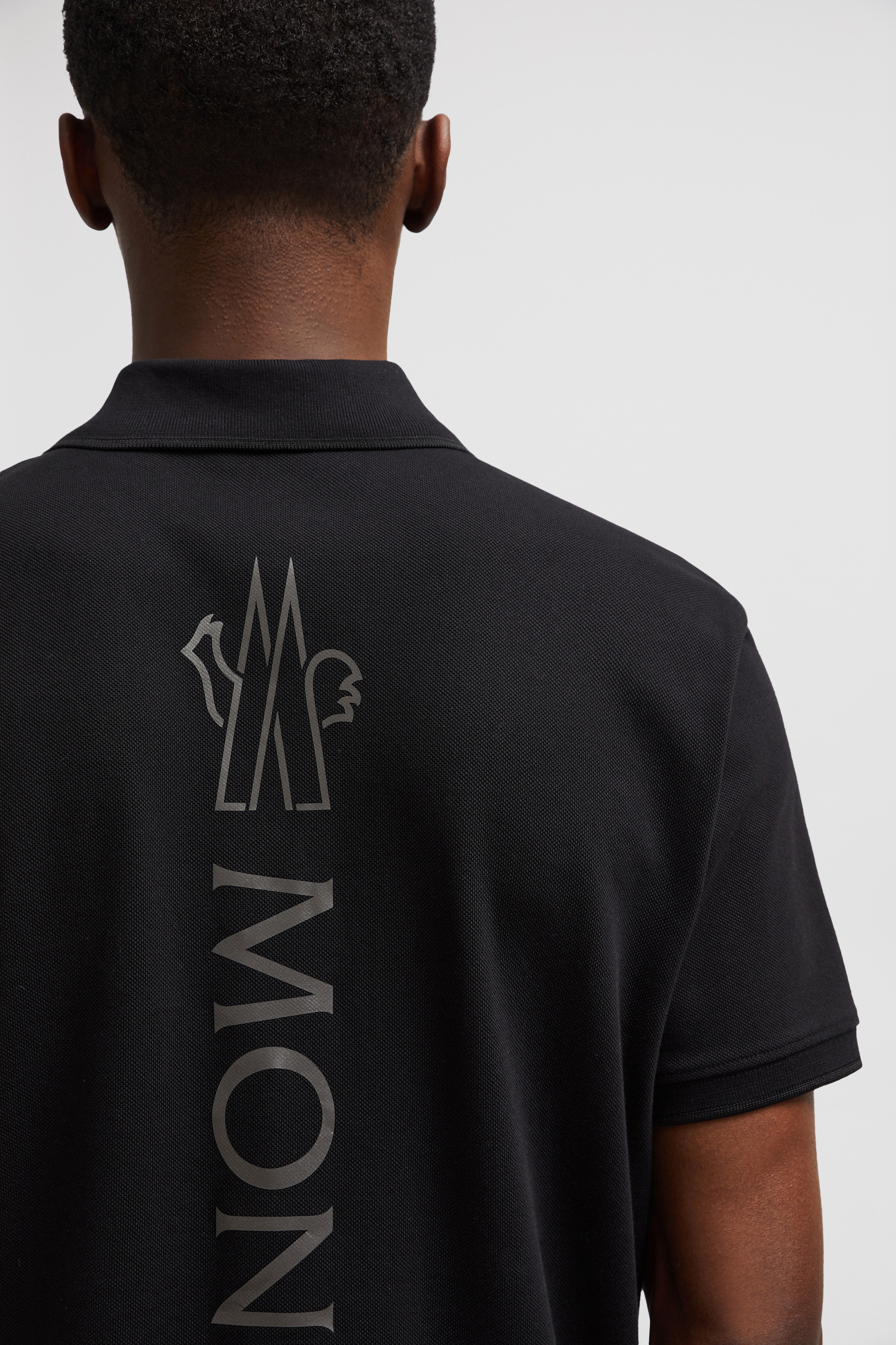 Moncler black logo online