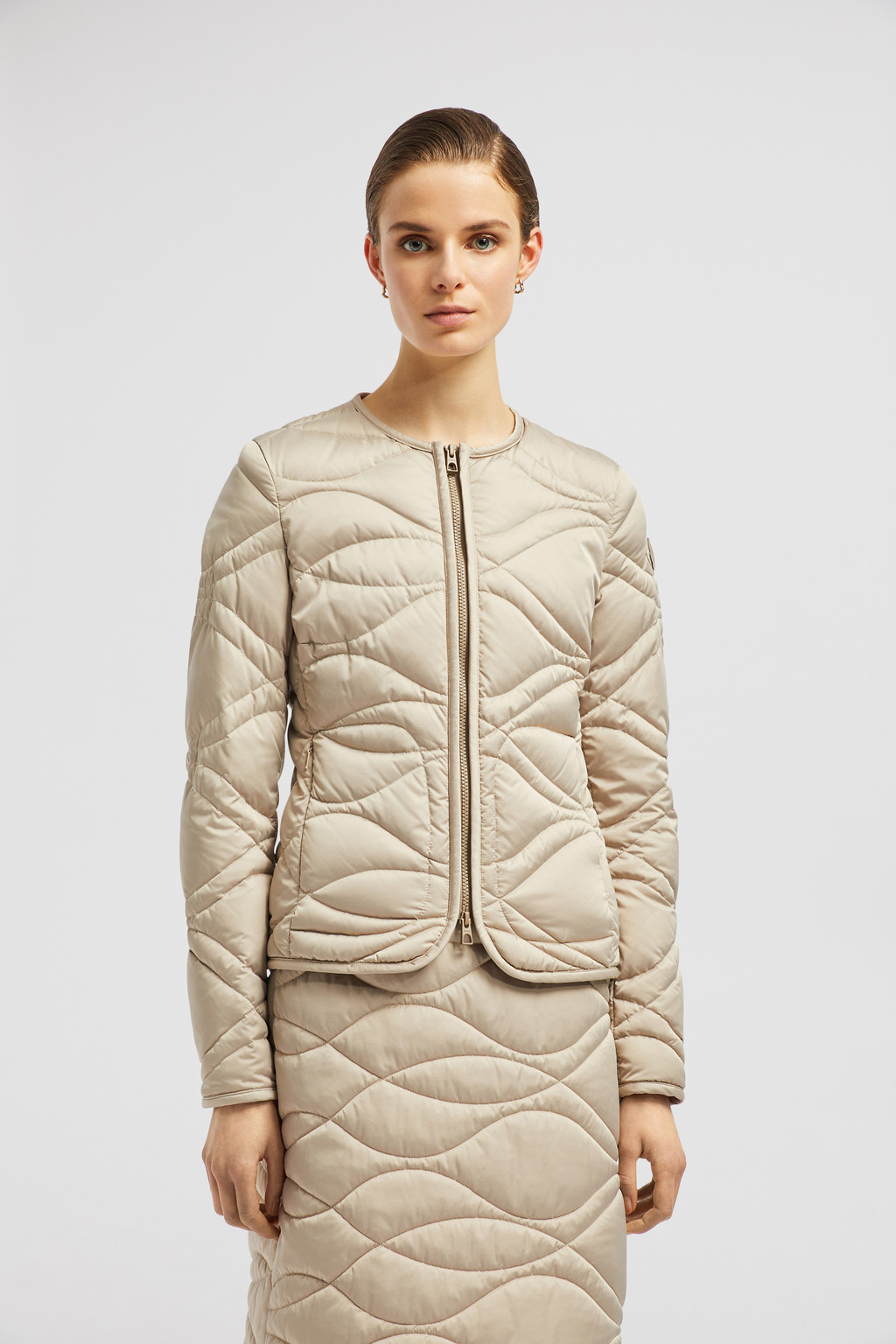 Pyrope Kurze Daunenjacke Beige Kurze Daunenjacken F r Damen Moncler DE Pyrope Kurze Daunenjacke Beige Kurze Daunenjacken F r Damen Moncler DE