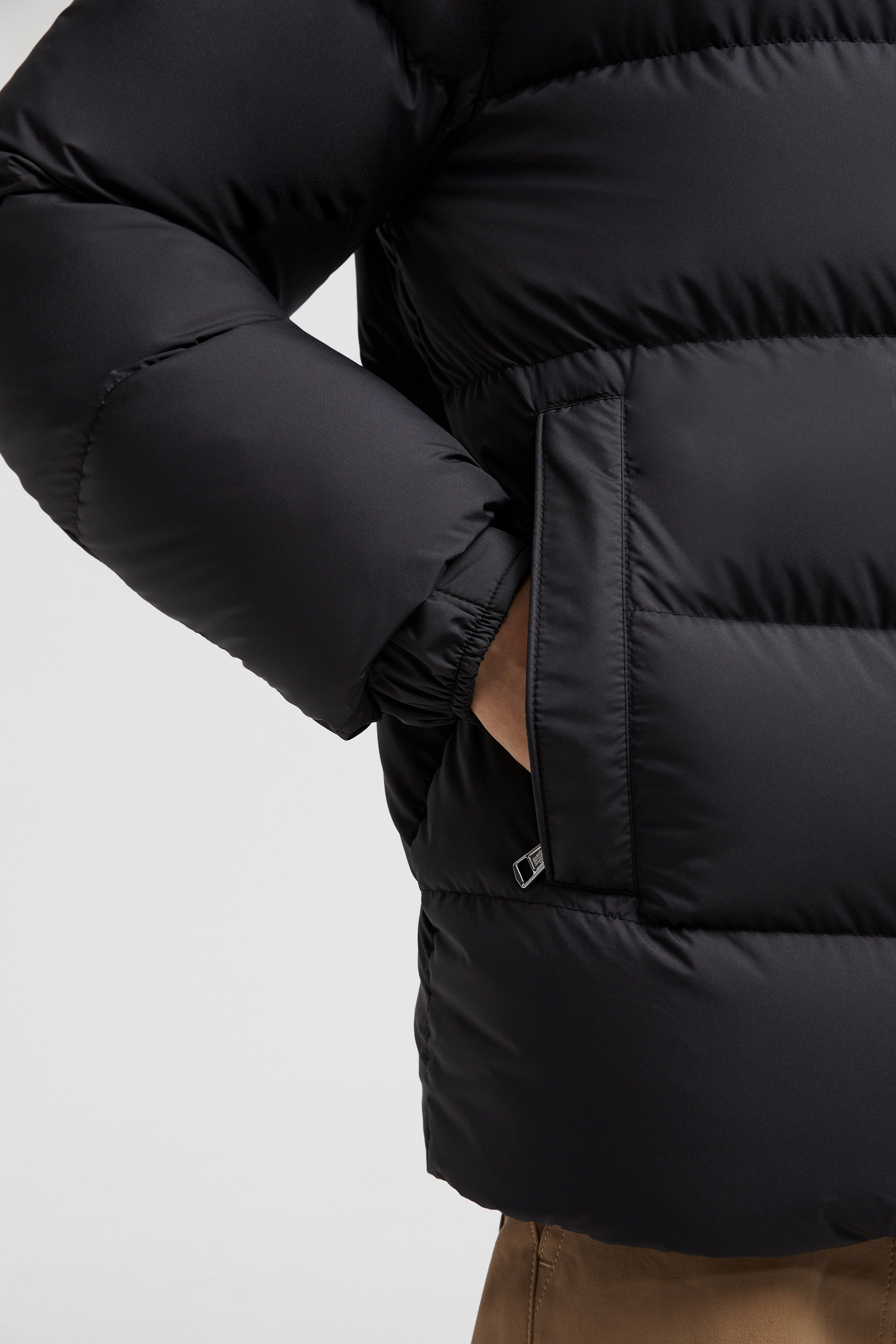 ダウンジャケット・コート MONCLER MAYA 70 SHORT DOWN JACKET J20931A0016954A8151A ブラック Moncler Maya 70ショートダウンジャケット : ショート