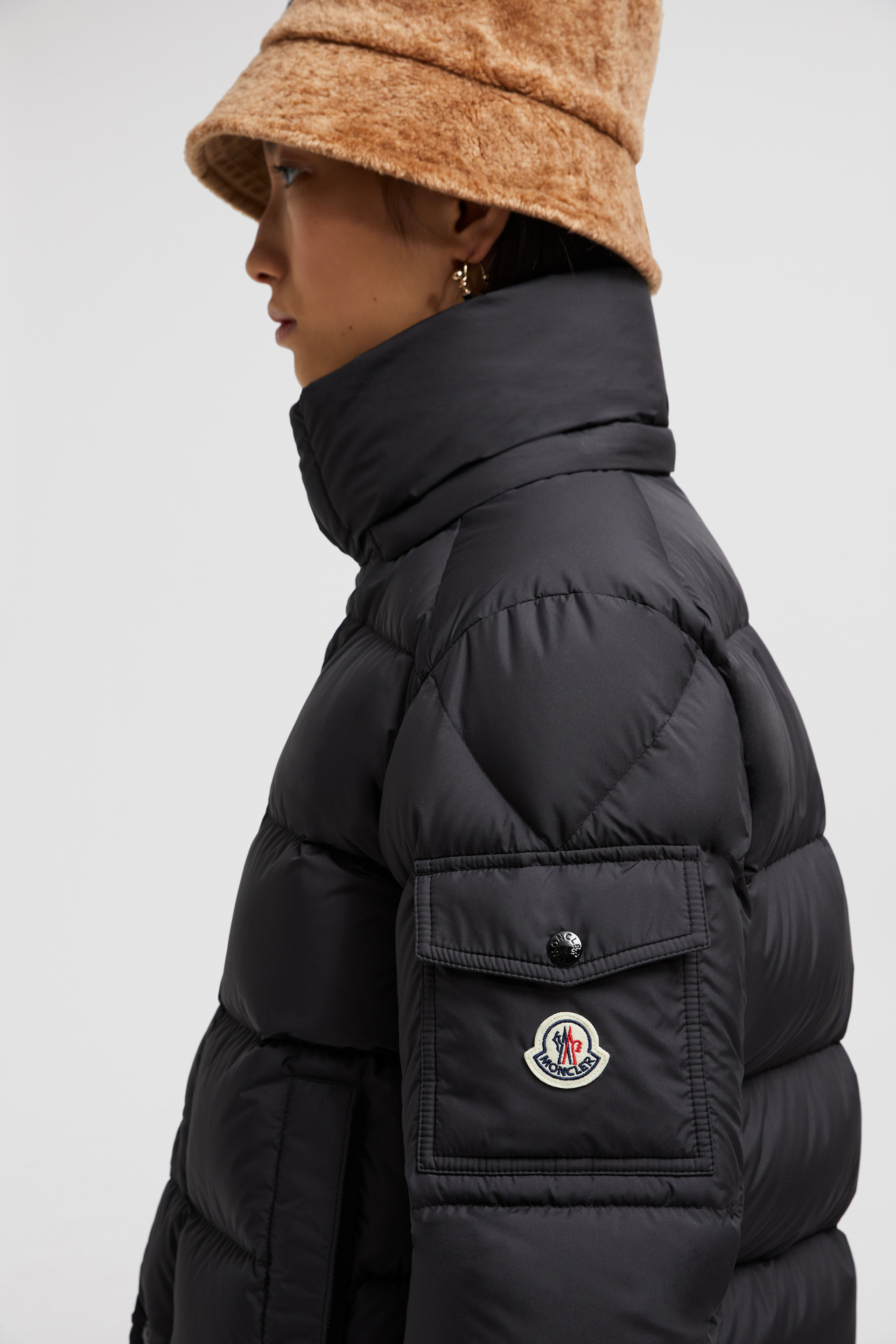 ブラック Moncler Maya 70ショートダウンジャケット : ショートダウンジャケット 向けの レディース | モンクレール