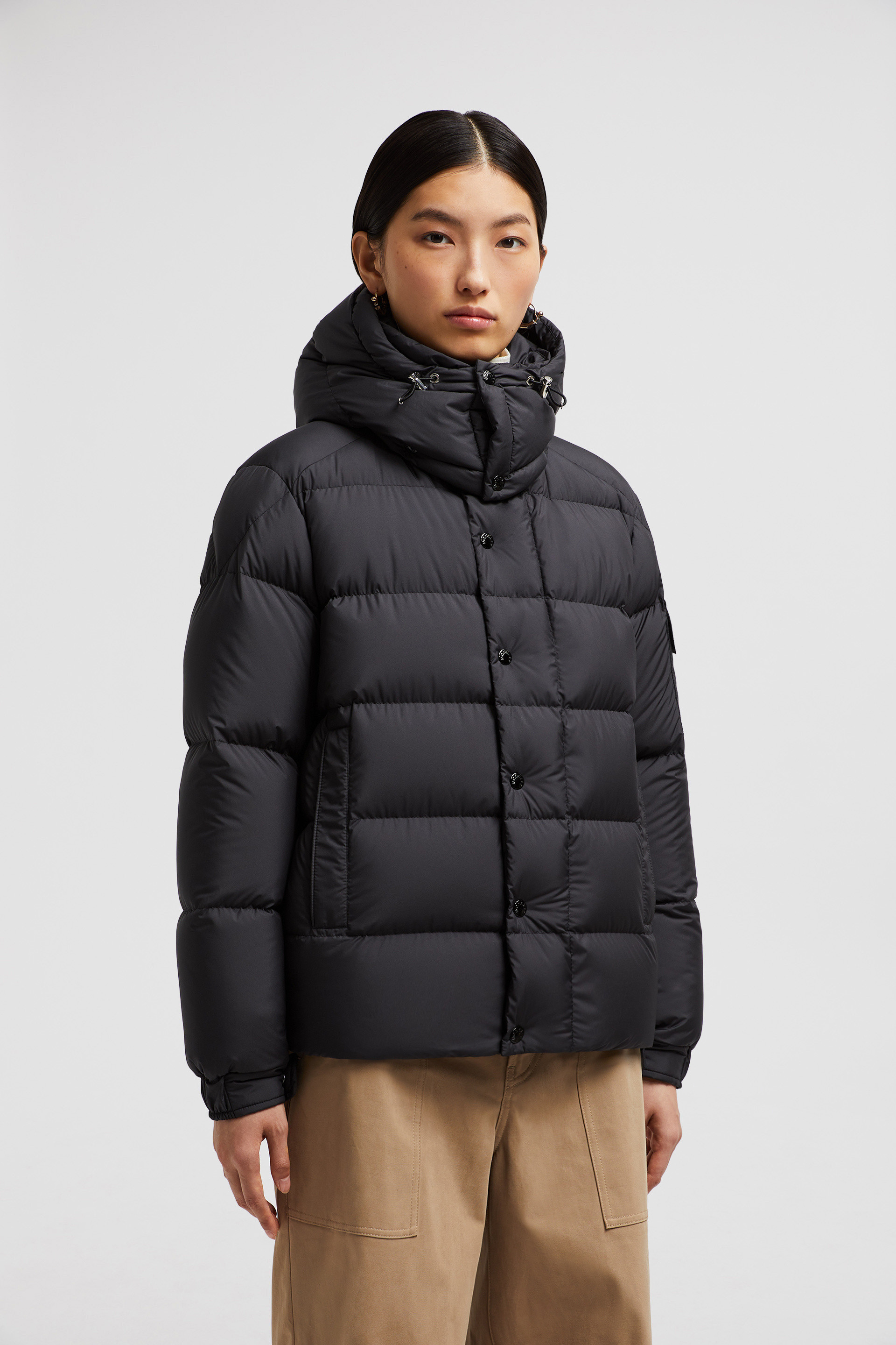 ブラック Moncler Maya 70ダウンジャケット : ショートダウンジャケット 向けの レディース | モンクレール