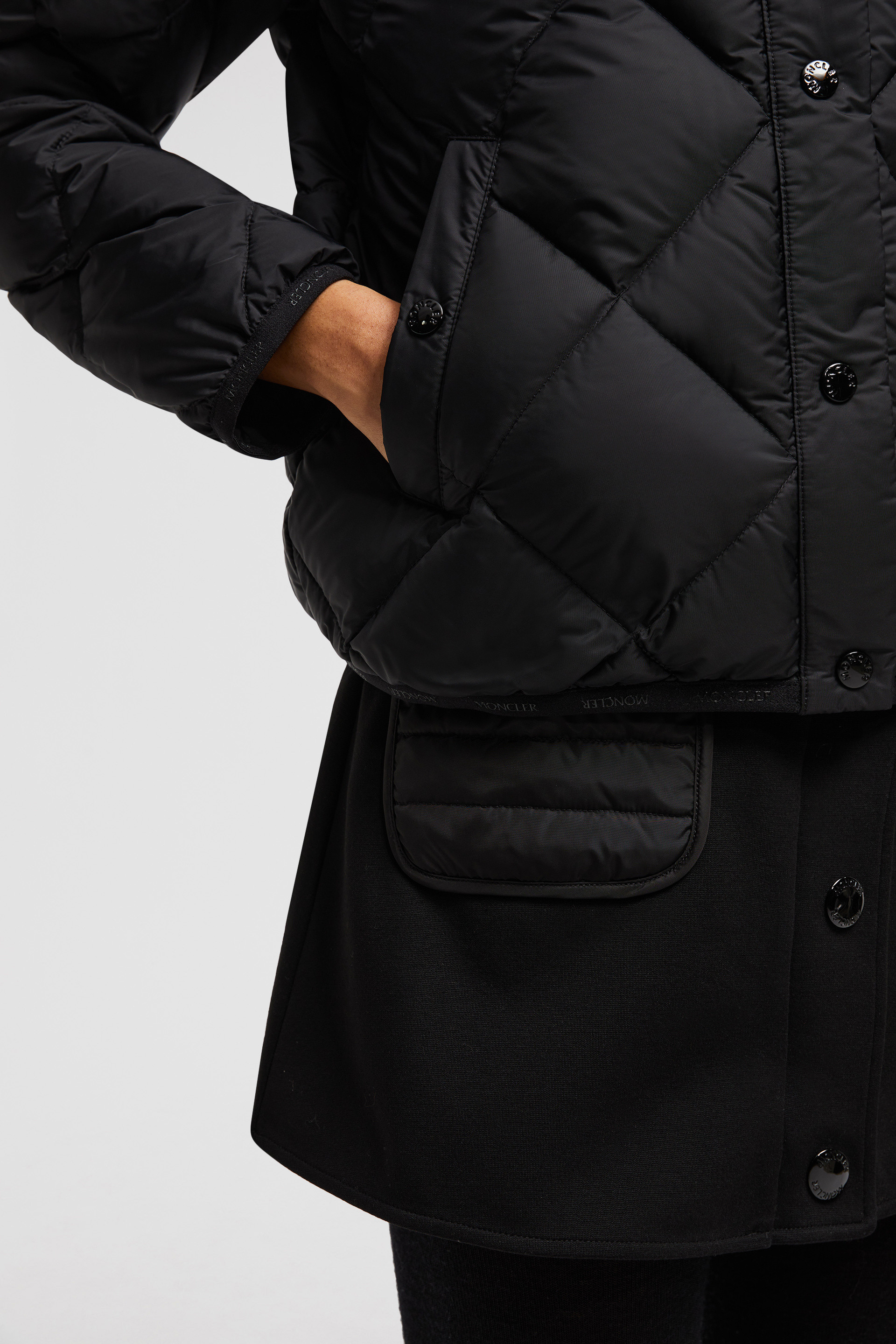 Black Arvouin Short Down Jacket - Short Down Jackets for Women | Moncler US