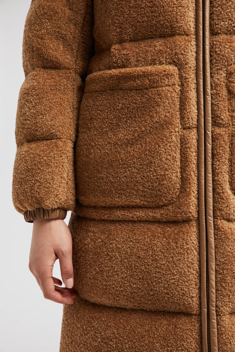 몽클레어 벨카스텔 Belcastel 테디 롱 다운 재킷 J20931C0001689AOF26C