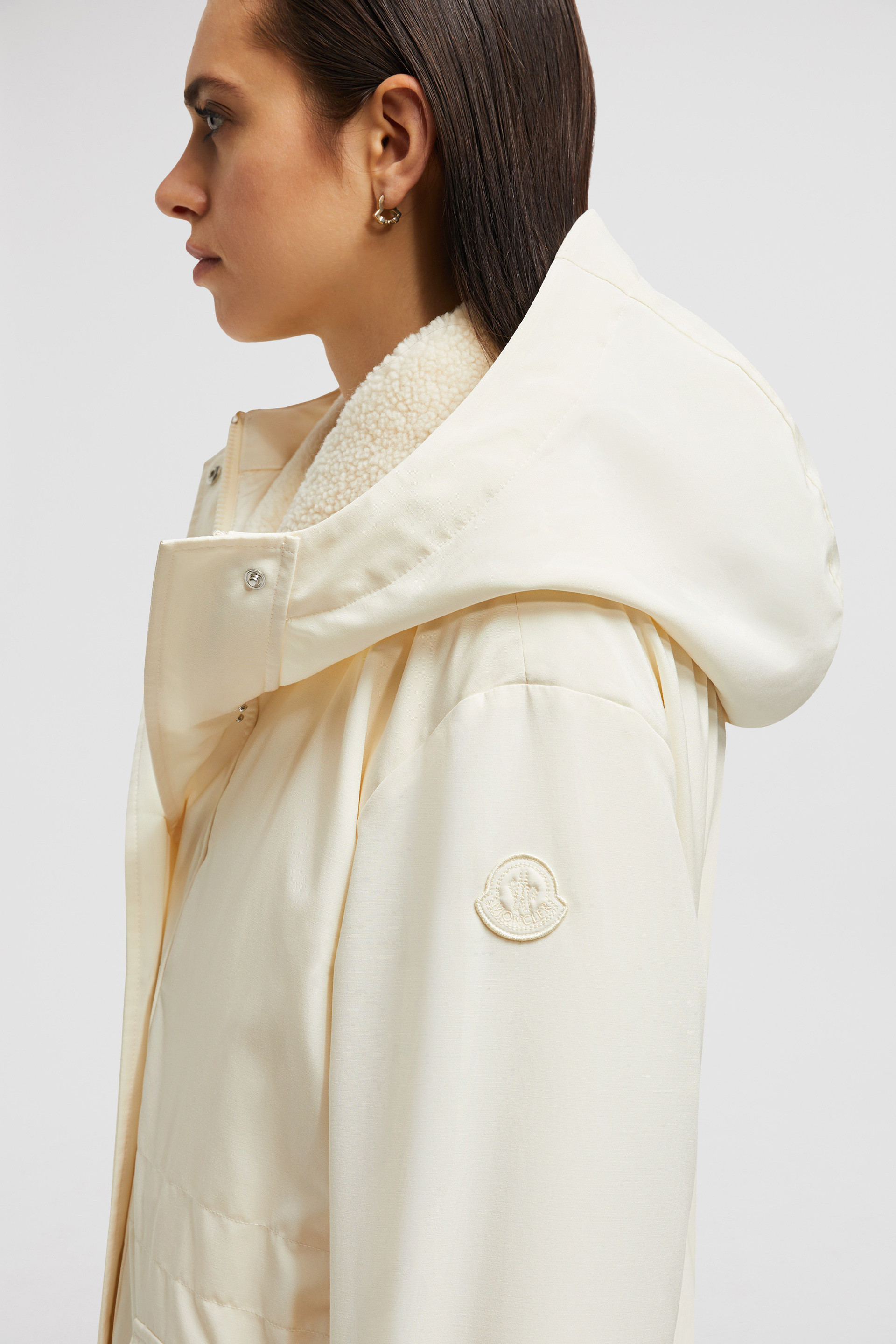 MONCLER | Caen Hooded Shearling Long Down Jacket 関税込 White Caen Hooded Shearling Long Down Jacket - Long Down