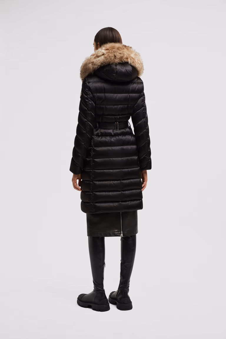 Piumino lungo Moncler, un iconico must have di classe! 77 piumino lungo leersie in shearling con cappuccio donna nero and beige moncler