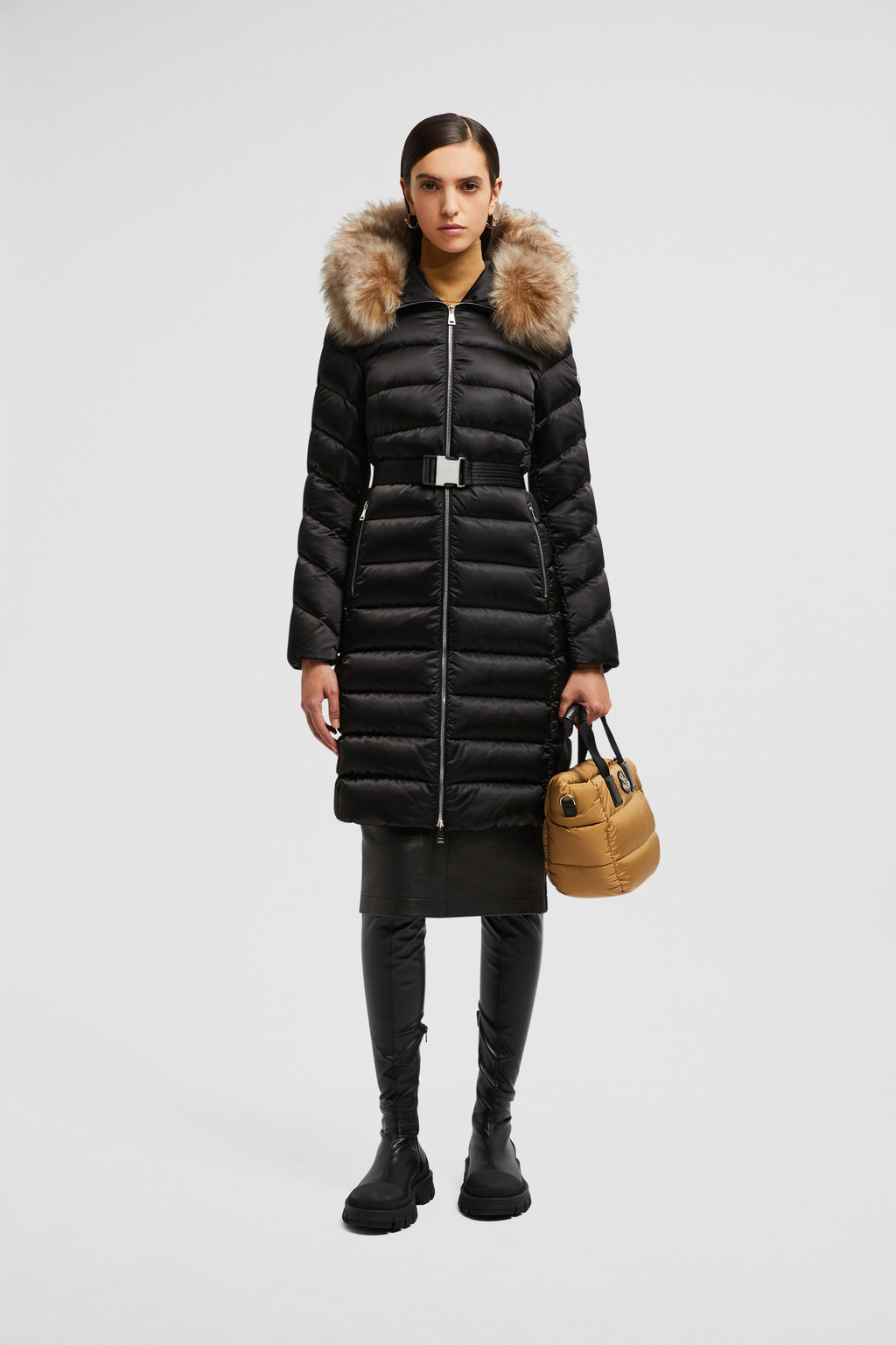 piumino lungo leersie in shearling con cappuccio donna nero and beige moncler
