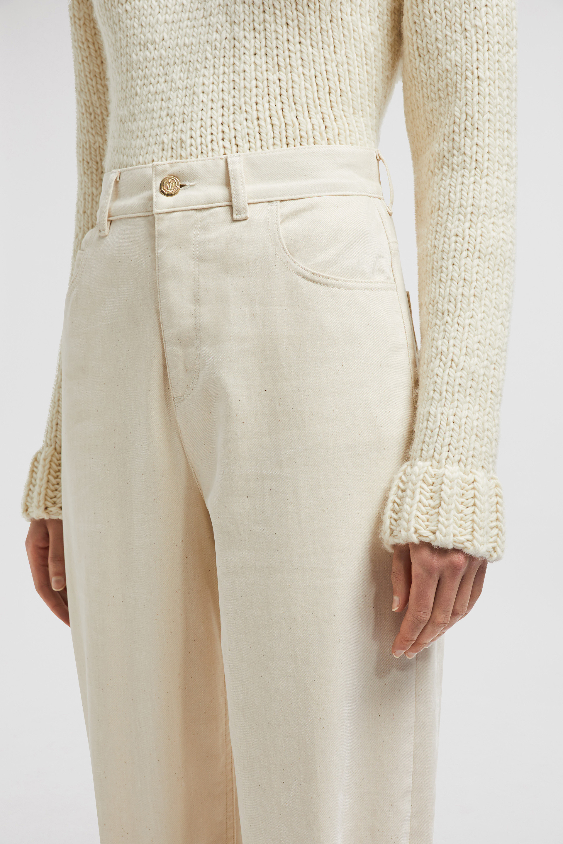 パンツ MONCLER WOMEN High Rise Cropped Jeans White Moncler Cropped straight leg jeans | The Fashion Square