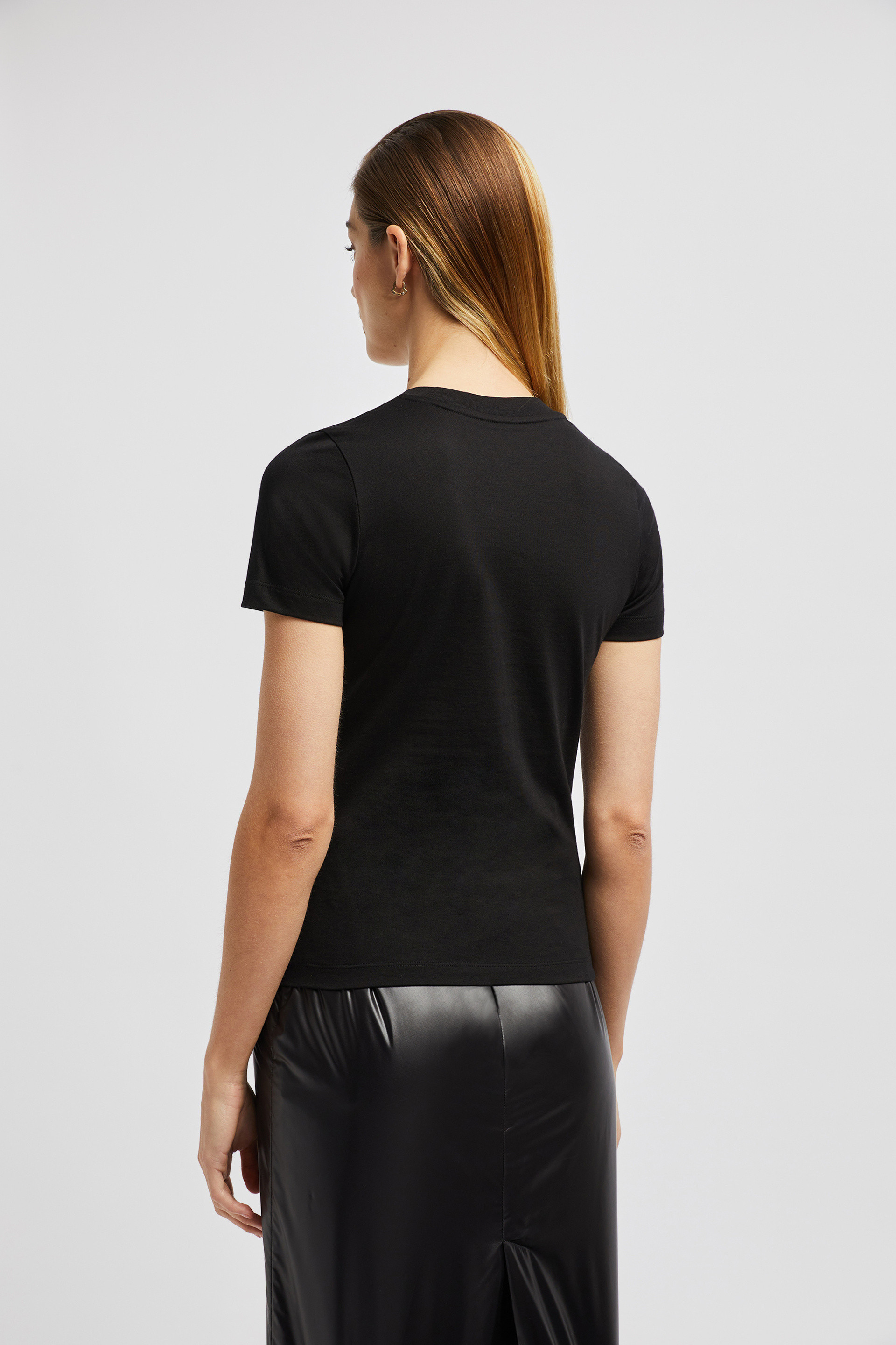 ブラック Tシャツ : トップ&Tシャツ 向けの レディース ブラック Tシャツ : トップ&Tシャツ 向けの レディース