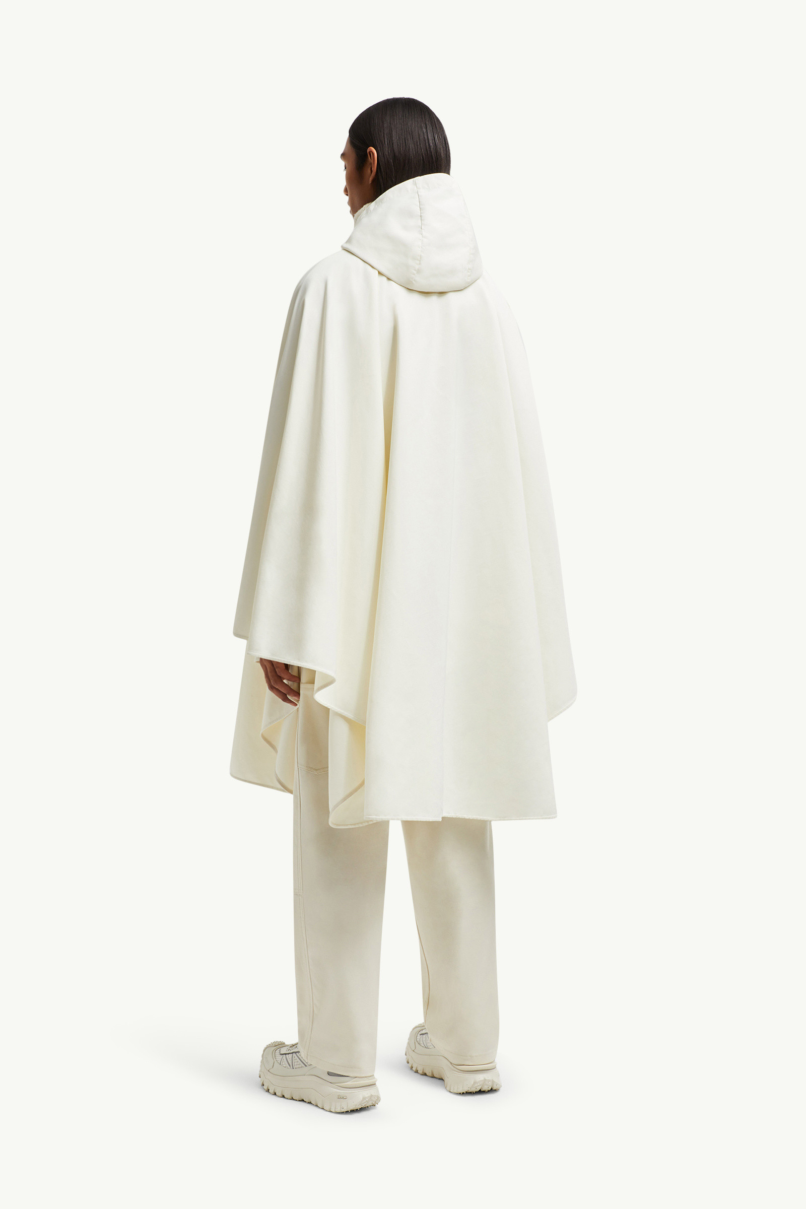 【MONCLER】LoveFrom, Monclerポンチョ ホワイトアイボリー LoveFrom, Monclerポンチョ : ウインド
