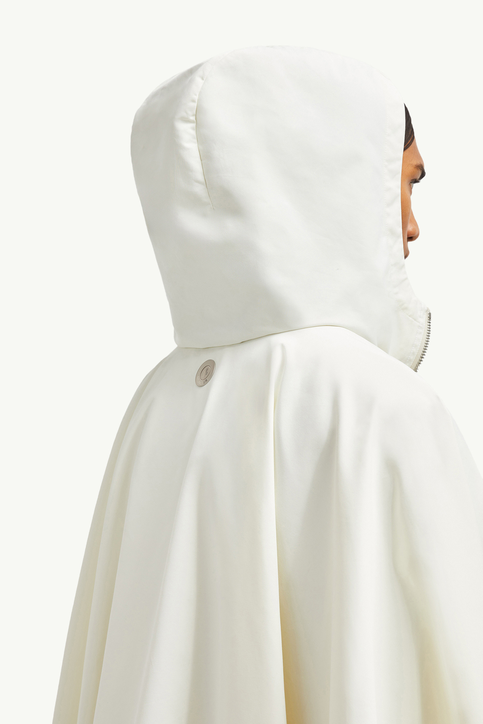 【MONCLER】LoveFrom, Monclerポンチョ ホワイトアイボリー LoveFrom, Monclerポンチョ : ウインド