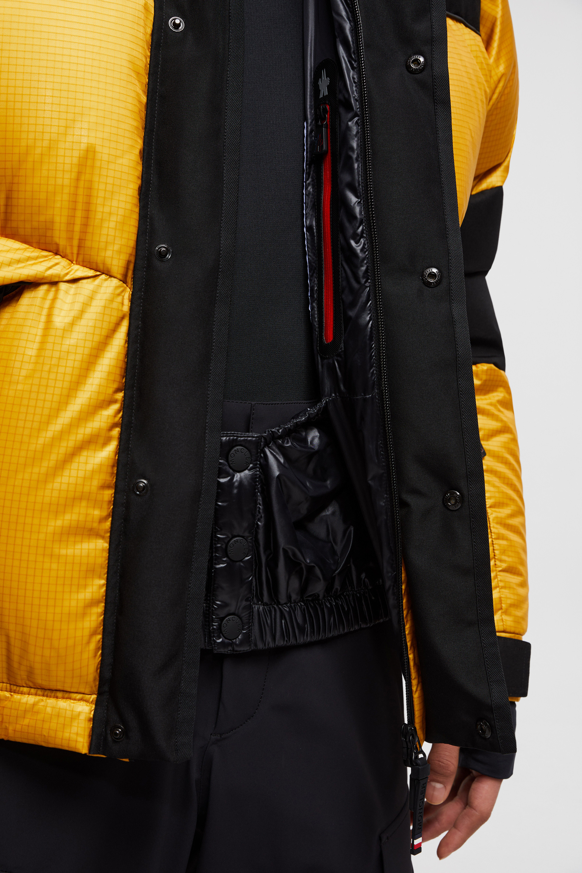特価商品  ブラック&イエロー Albiezダウンスキージャケット : ショート Jacket Outer