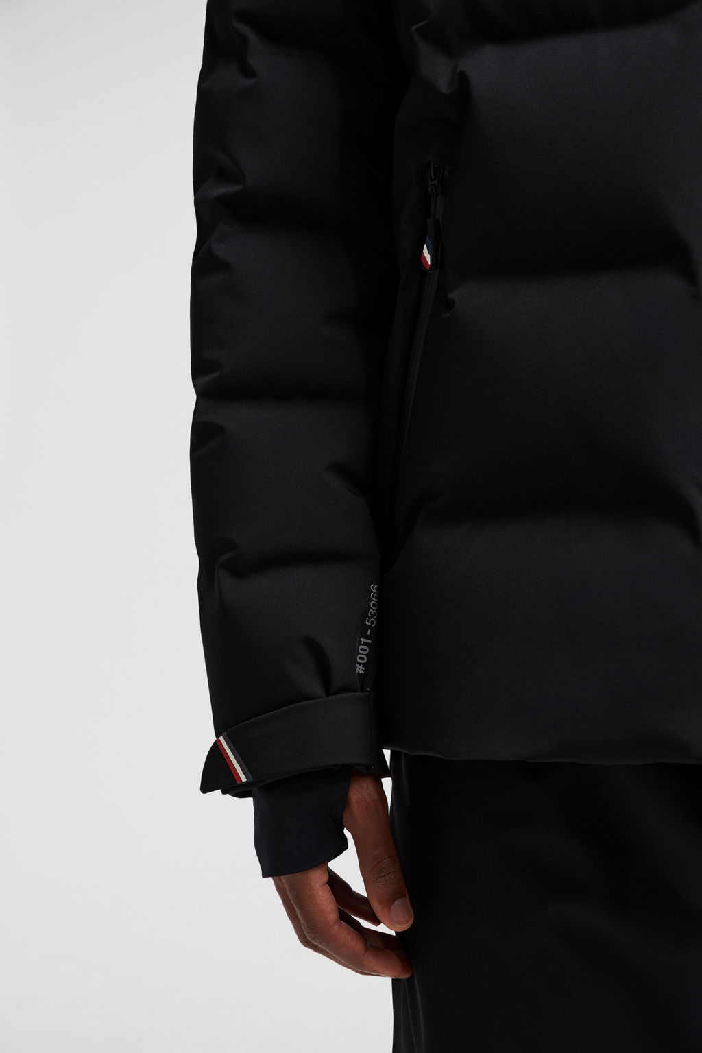 Piumino corto Montgetech Nero Piumini Corti Uomo Moncler IT