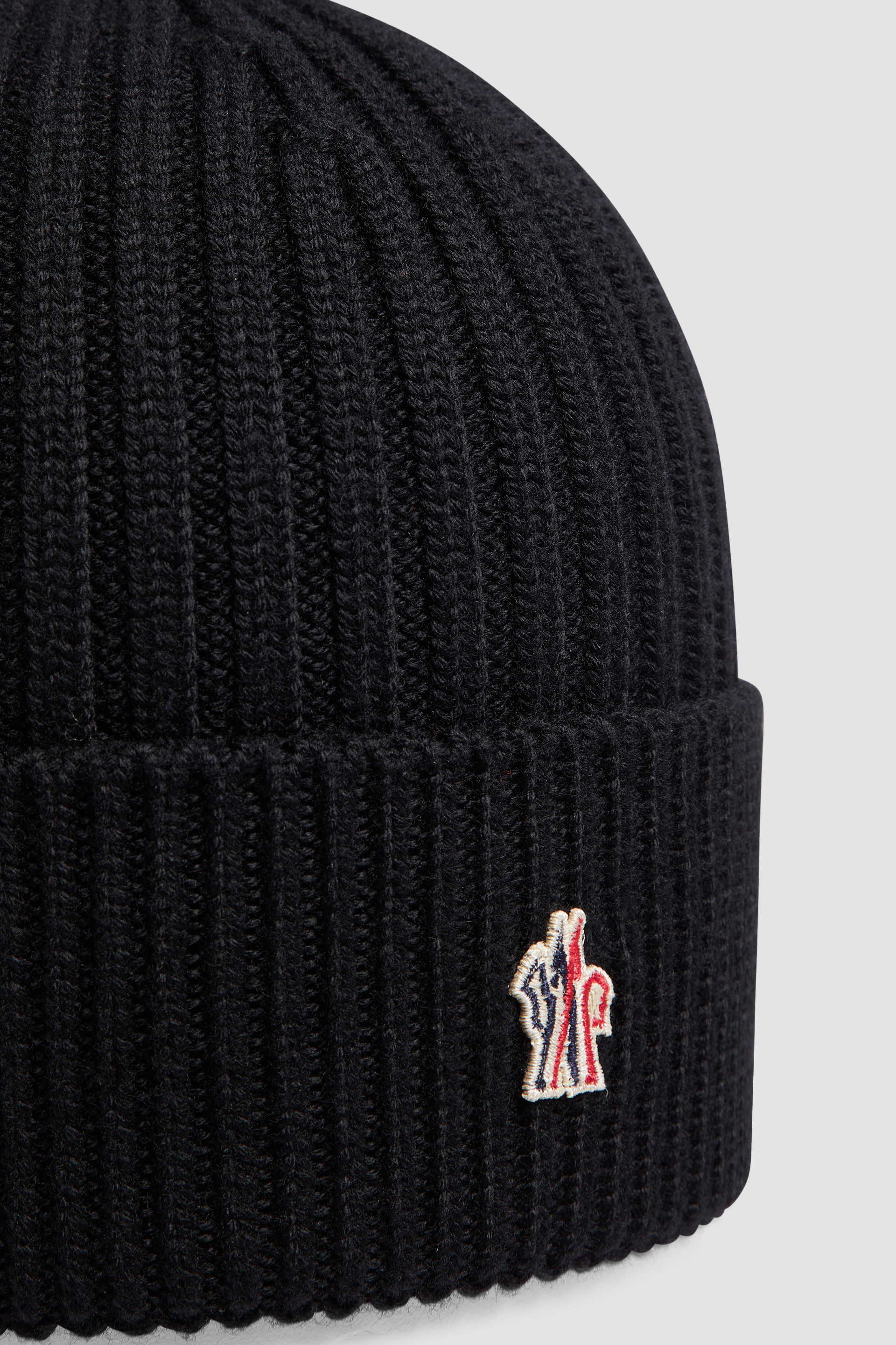 NWOT Moncler rib-knit beanie for popular men black