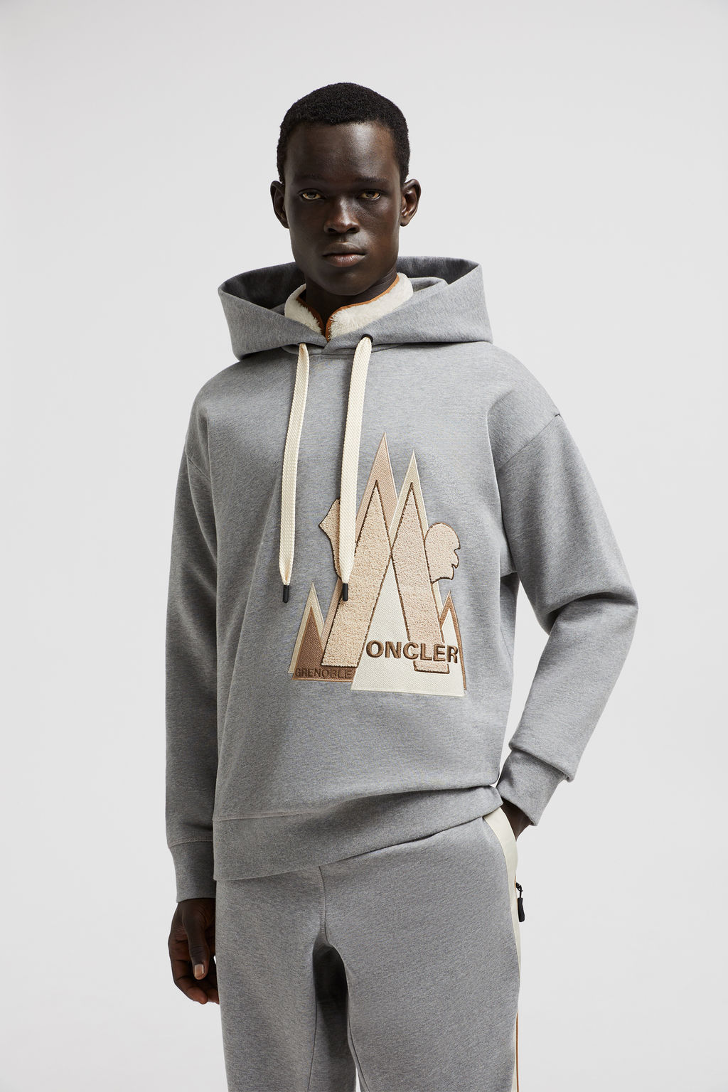 Moncler Felpa girocollo con logo e simbolo I29518G00010 main image 1