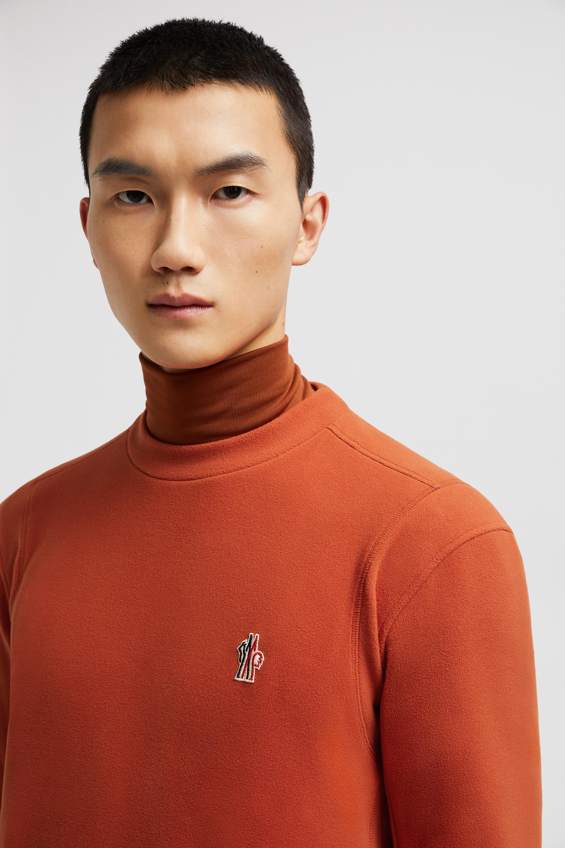 【大人気！】MONCLER☆オレンジスウェットシャツ 23AW NEW】MONCLER_men / ロゴ入りスウェットシャツ / Orange