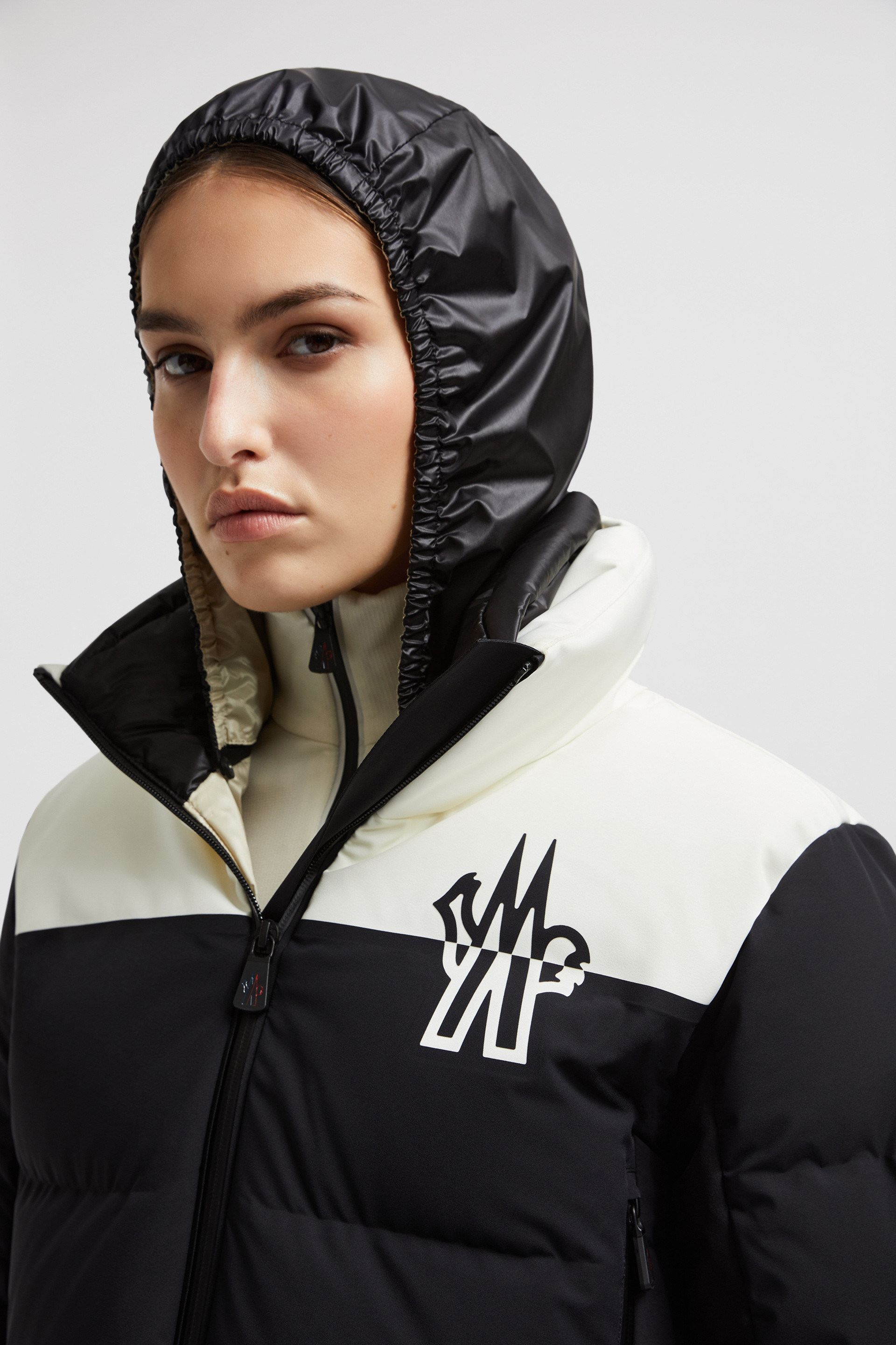 ダウンジャケット・コート MONCLER FW24 STENNES - Ski Down Jacket (J20981A00015 P90) Black & White Stennes Down Ski Jacket - Short Down Jackets