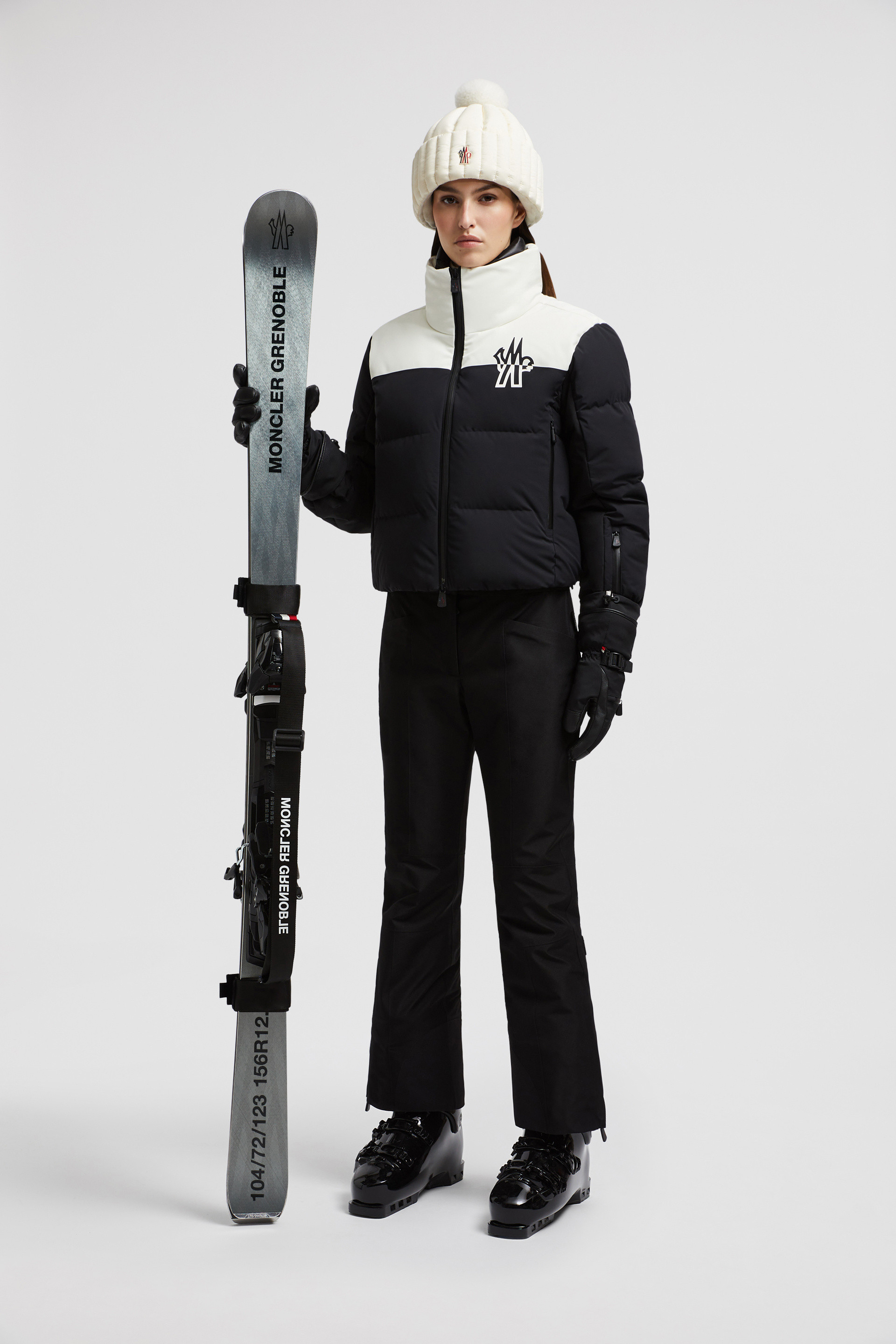 Moncler skiing online