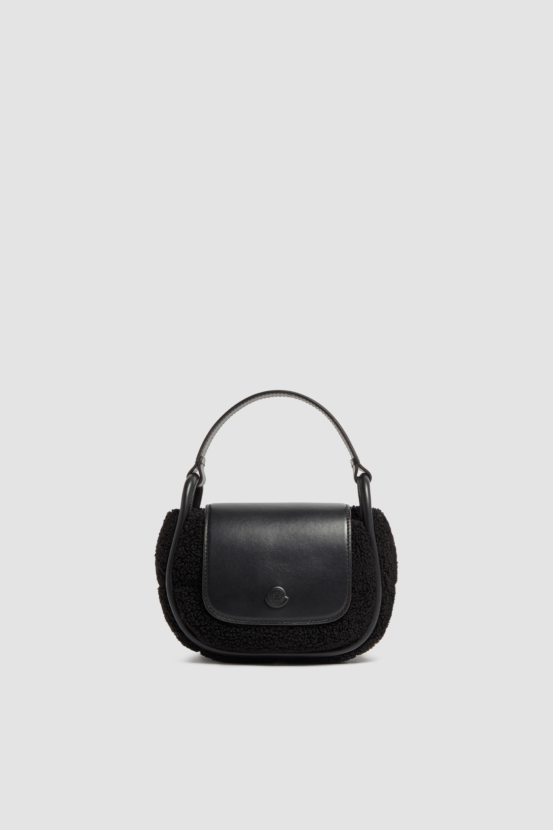 MONCLER モンクレール Tiarna ミニショルダー バッグ Moncler Mini Tiarna Padded Crossbody Bag | Black | FARFETCH