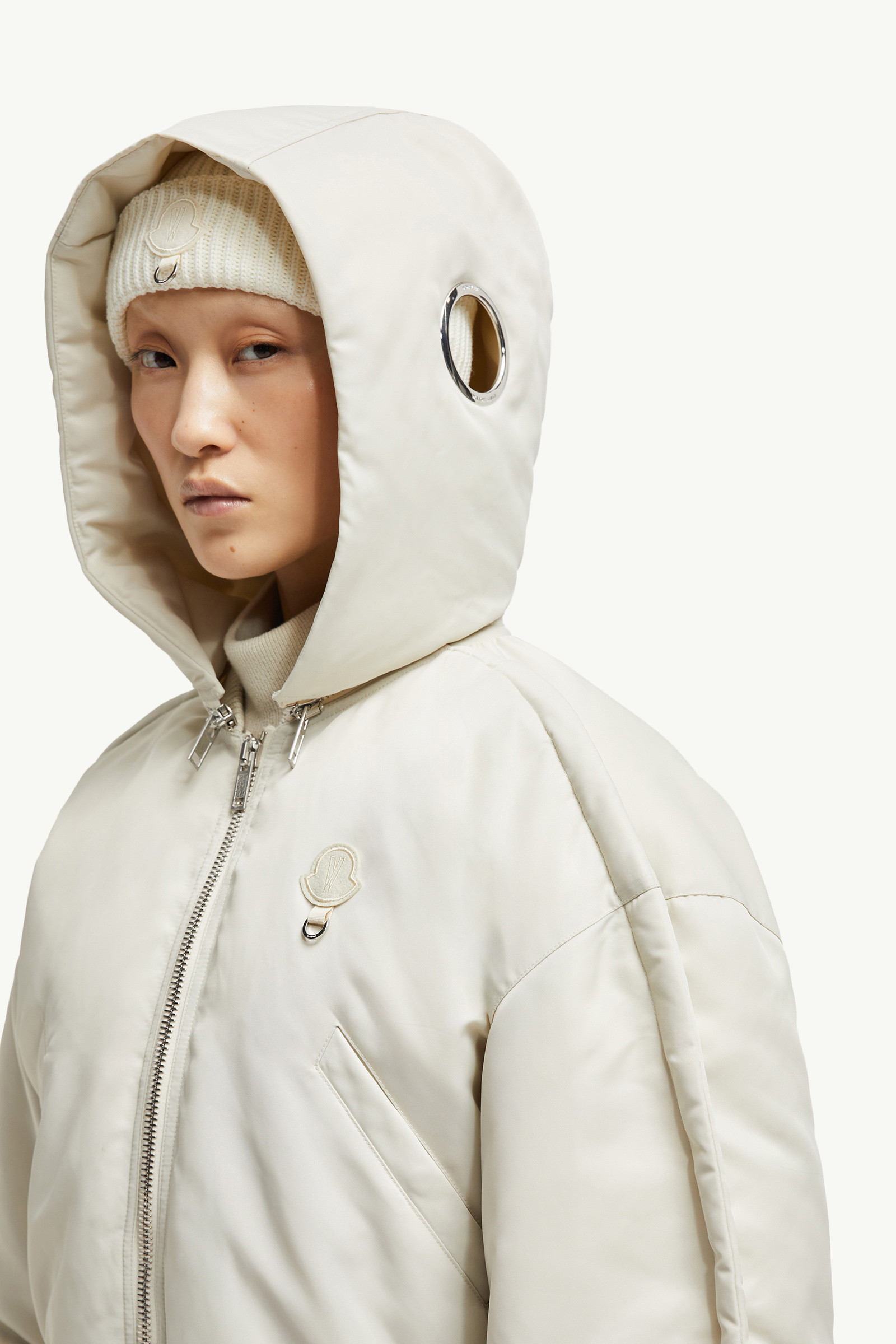 ダウンジャケット・コート MONCLER WILLOW SMITH IVORY DOWN JACKET White Ivory Moncler x Willow Smith Malek Hooded Short Down