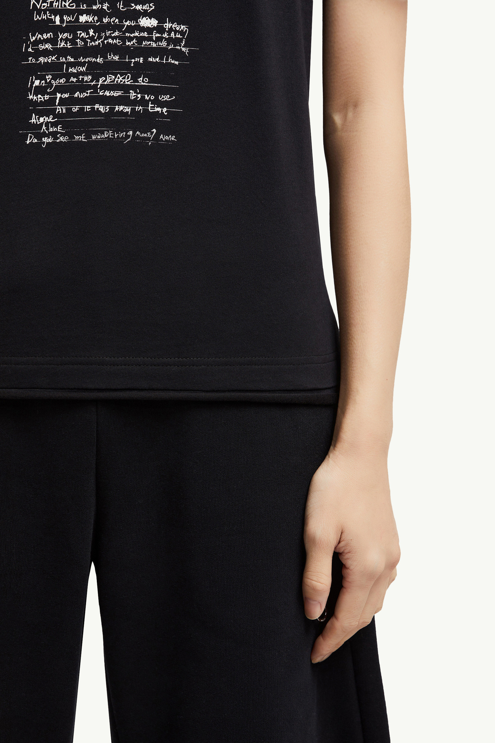 6万取引突破◆UPS便【MONCLER X WILLOW SMITH】コットンTシャツ ブラック Moncler x Willow Smith Tシャツ : 向けの Genius