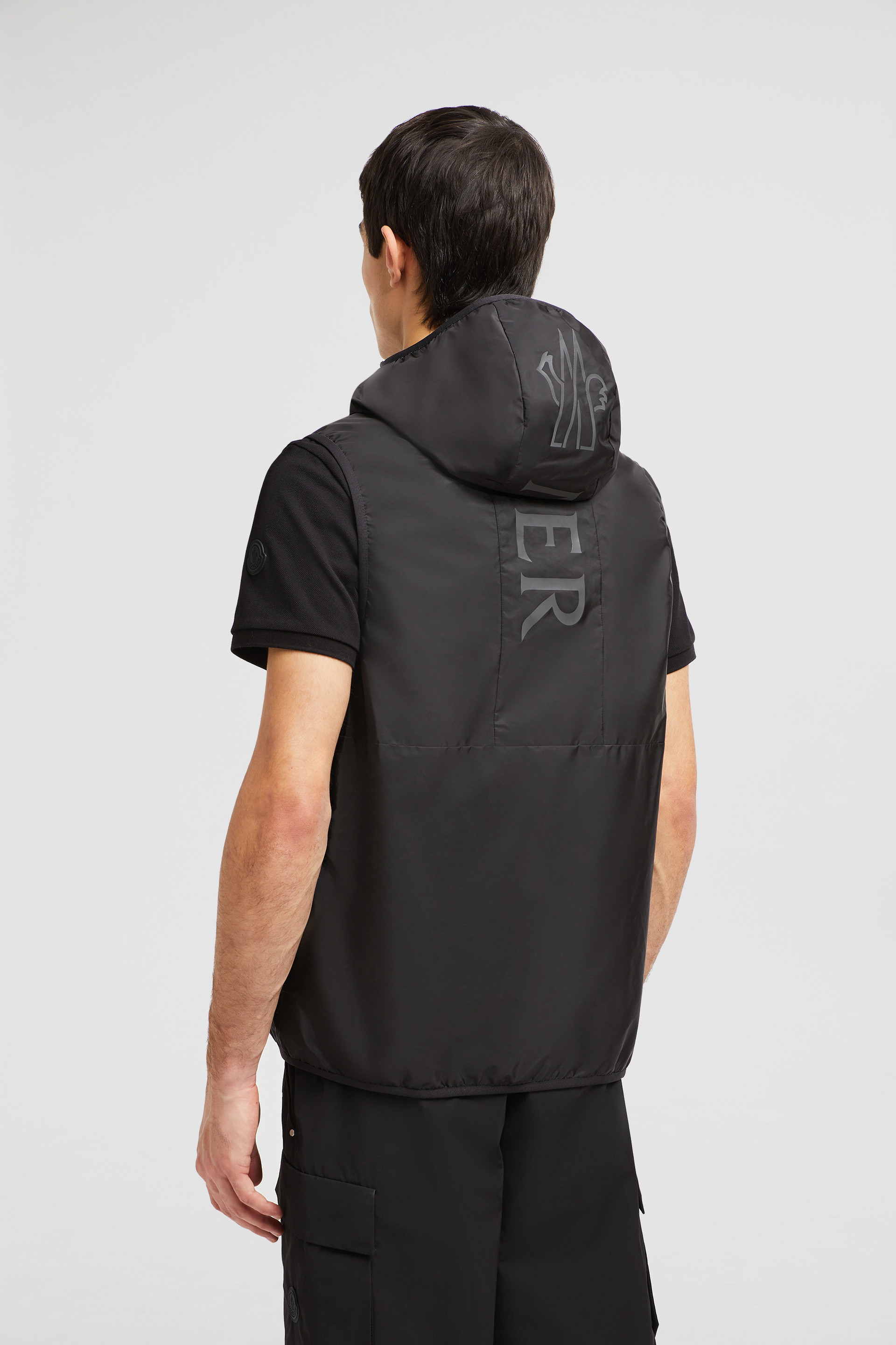 ブラック Moretanベスト : ジレ 向けの メンズ | モンクレール