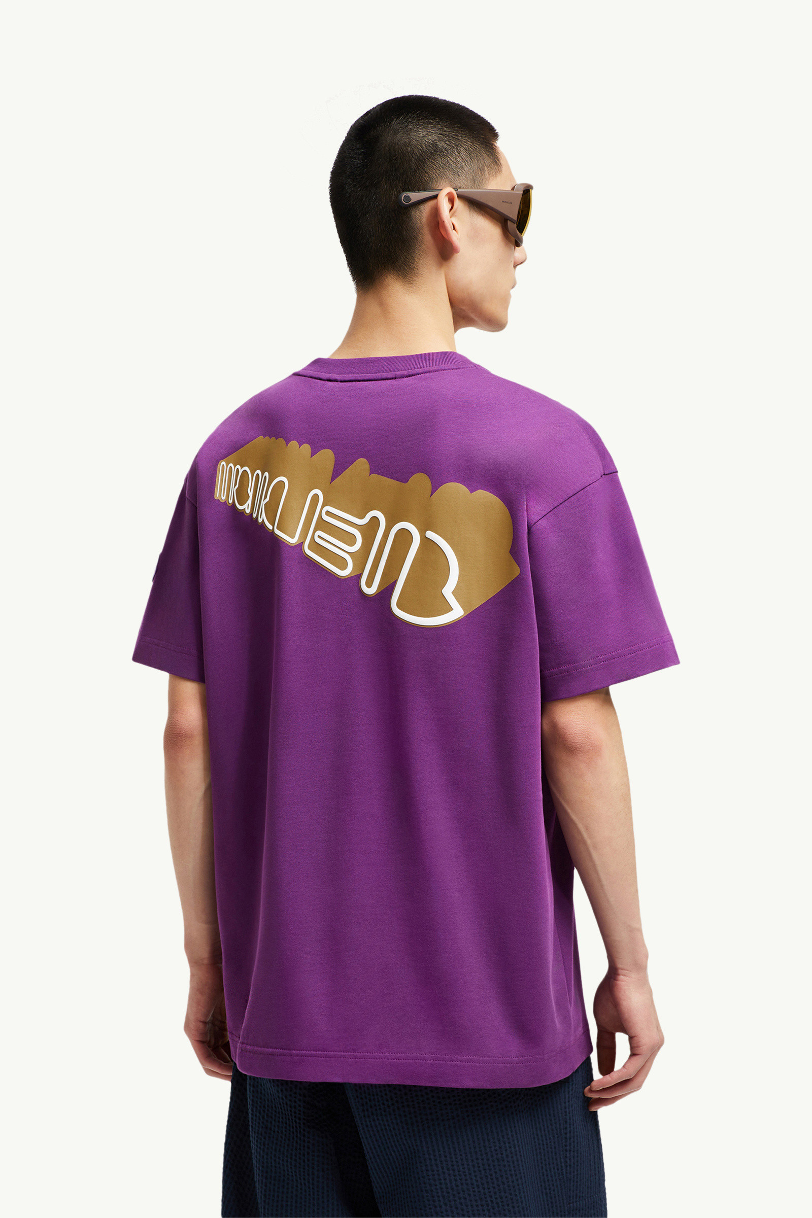 Moncler Tシャツ Curved Logo Cotton T-Shirt 関税込 Purple Curved Logo Cotton T-Shirt - Polos & T-shirts for Men