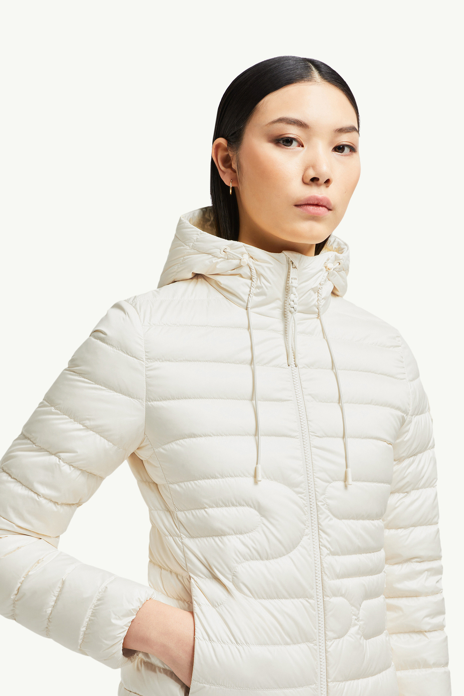 【MONCLER】Xiaobaiフード付きスネーク・キルティング MONCLER】Xiaobaiフード付きスネーク・キルティング アウター